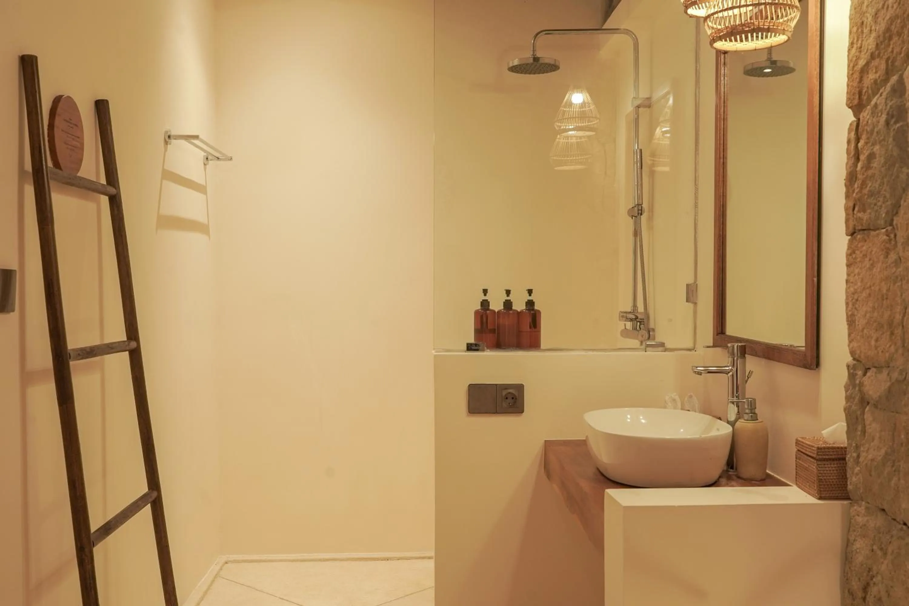 Shower in Reset Lombok Hotel