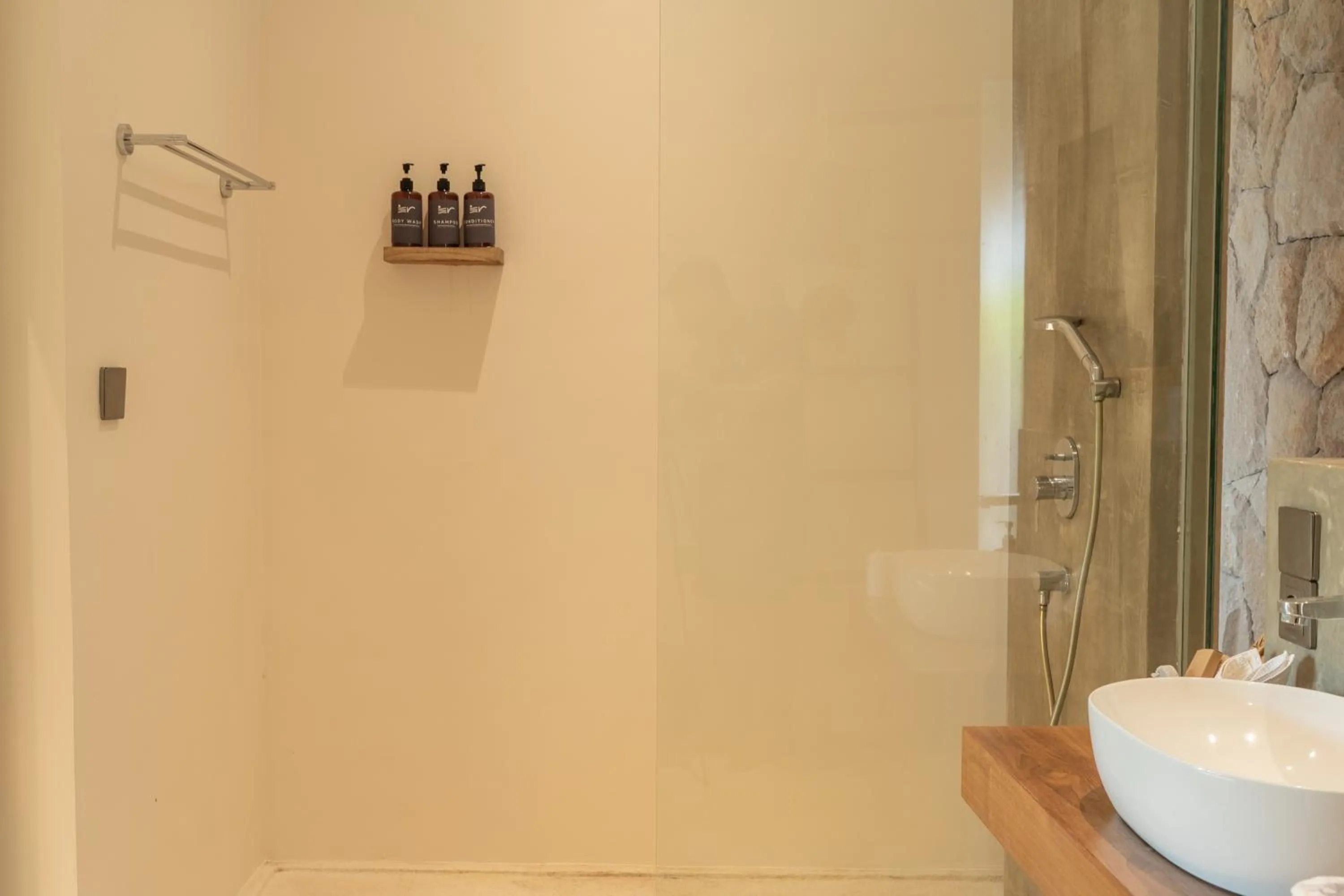 Shower in Reset Lombok Hotel
