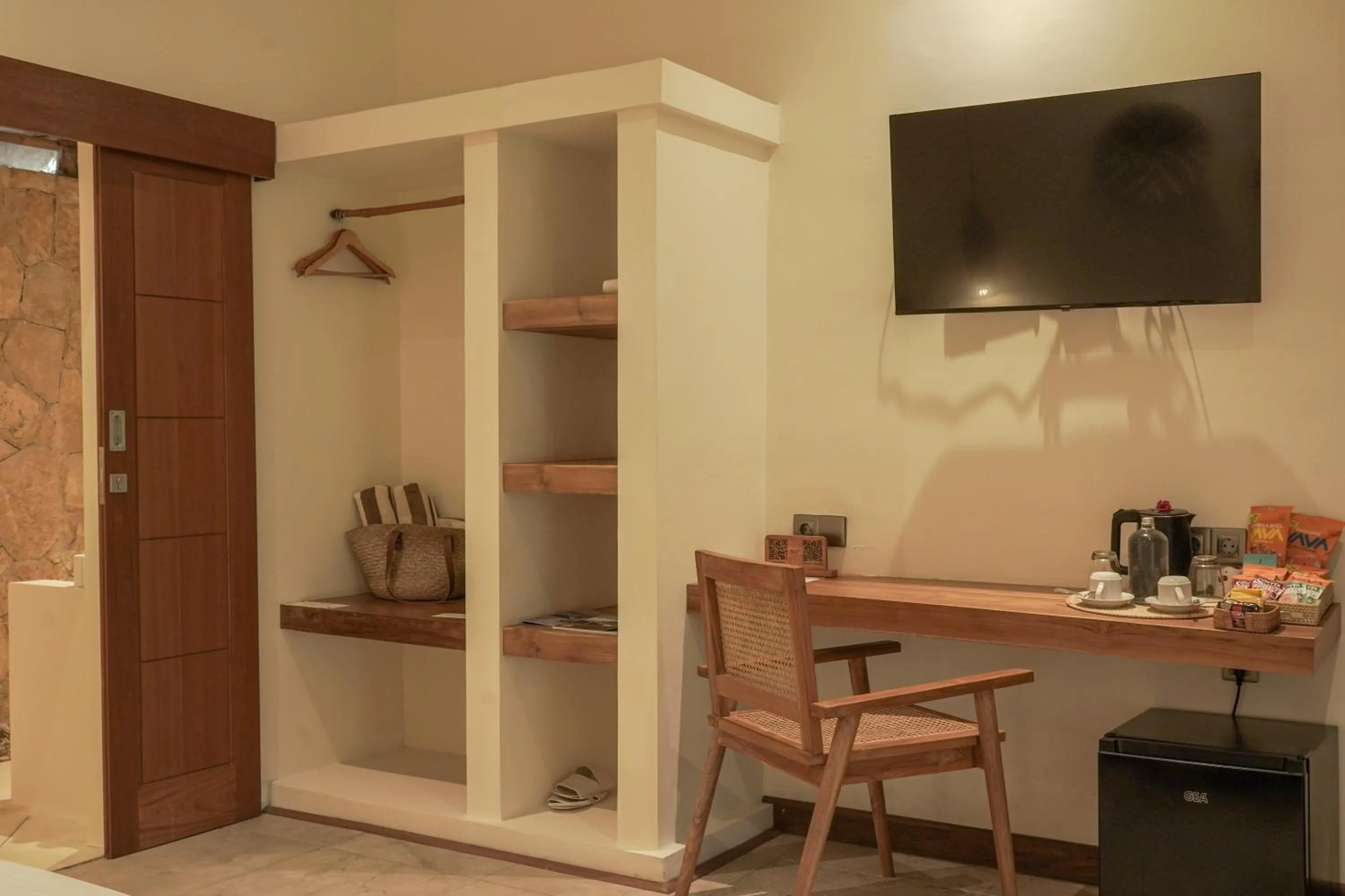 TV and multimedia in Reset Lombok Hotel