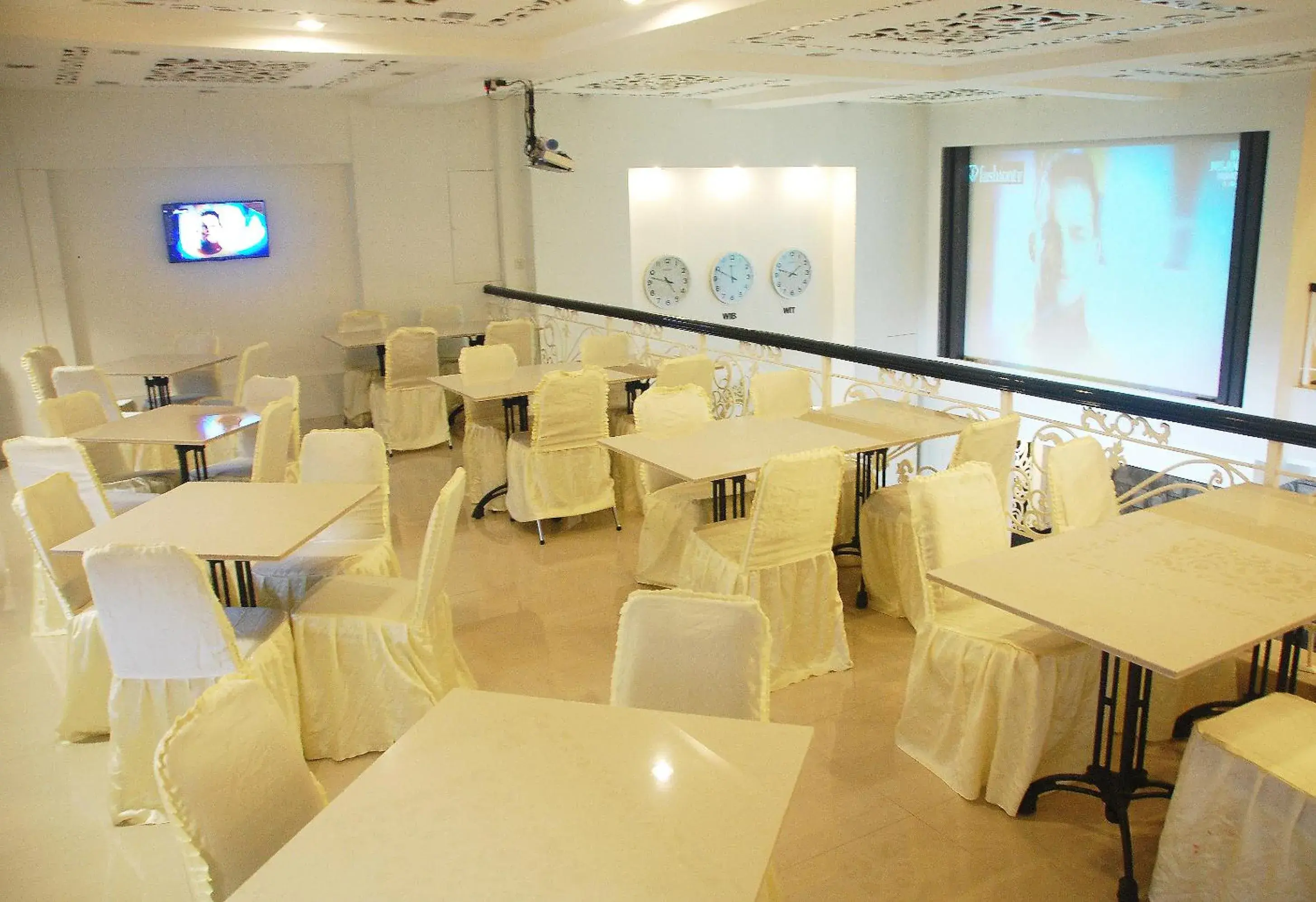 Restaurant/places to eat in Gandhi Inn Restaurant/places to eat in Gandhi Inn