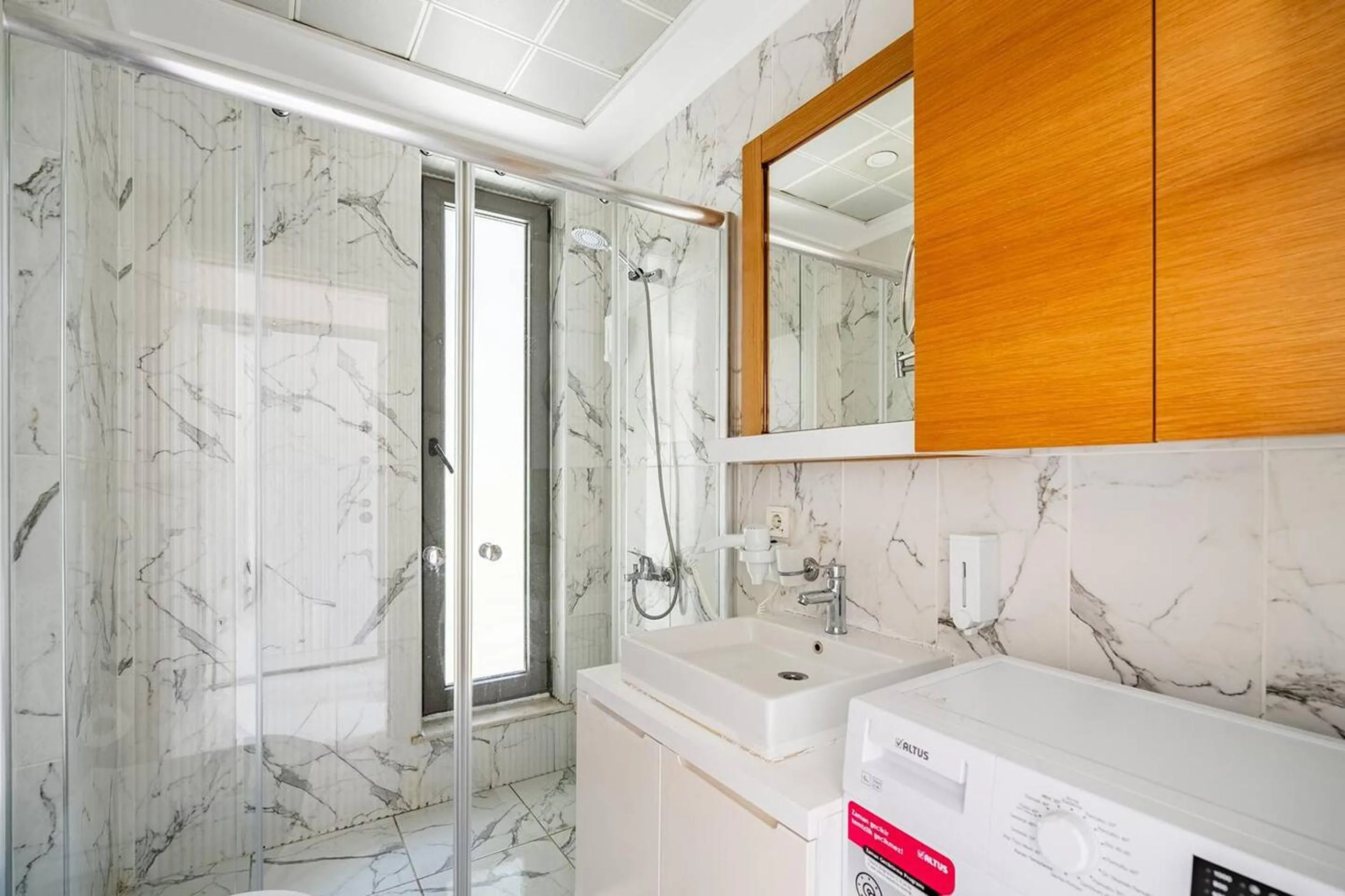 Shower in Loi Suite