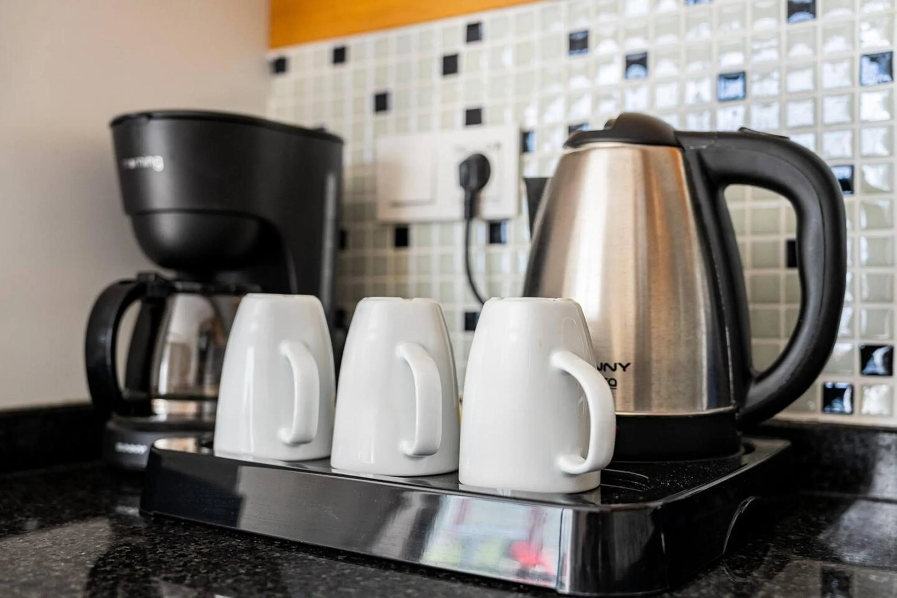 Coffee/tea facilities in Loi Suite