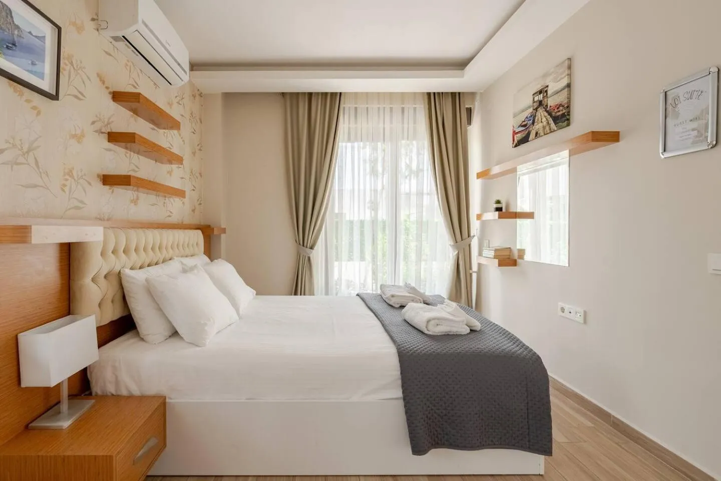 Bed in Loi Suite