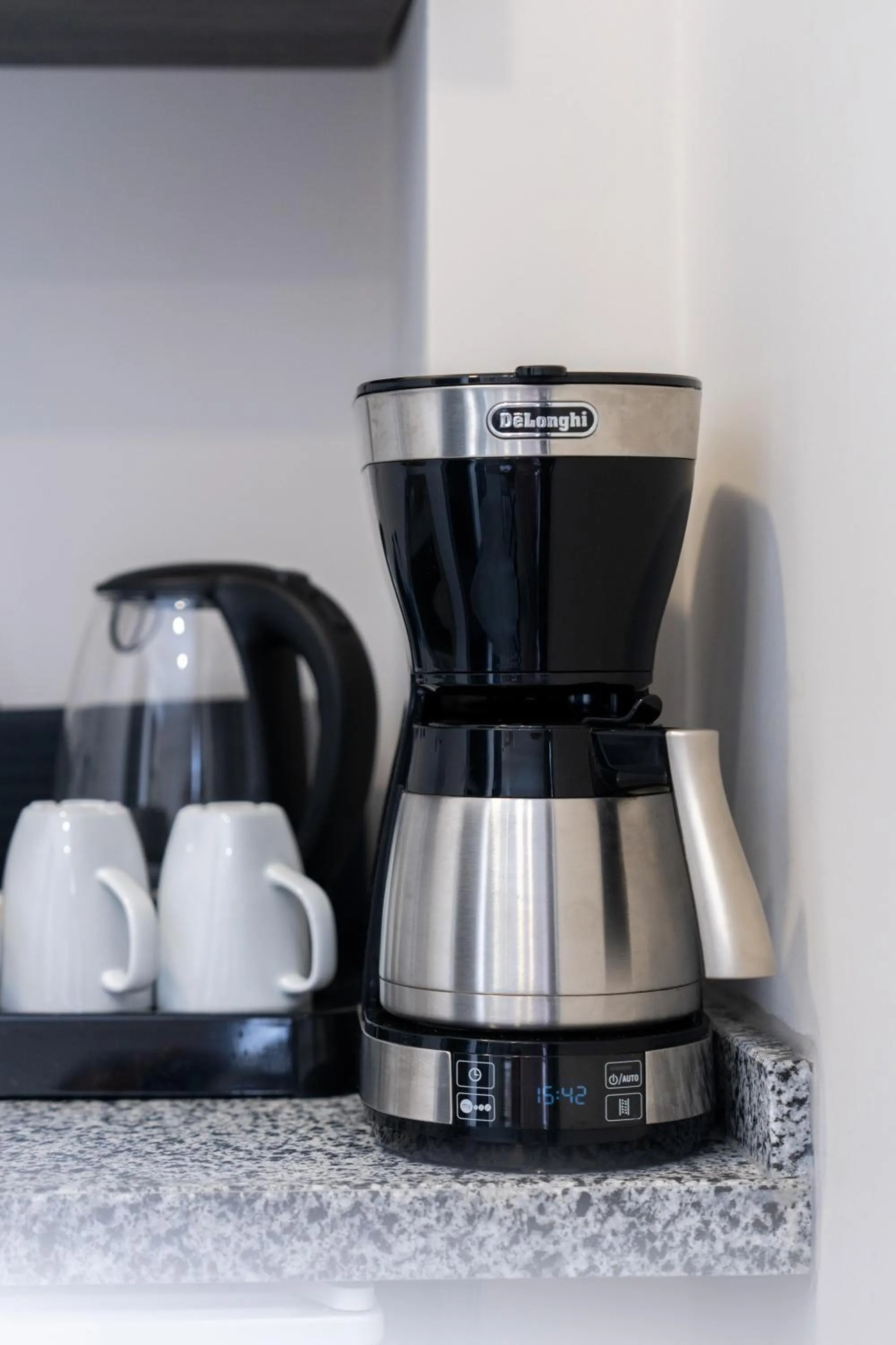 Coffee/tea facilities in Loi Suite