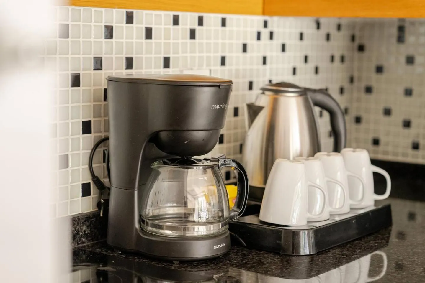 Coffee/tea facilities in Loi Suite