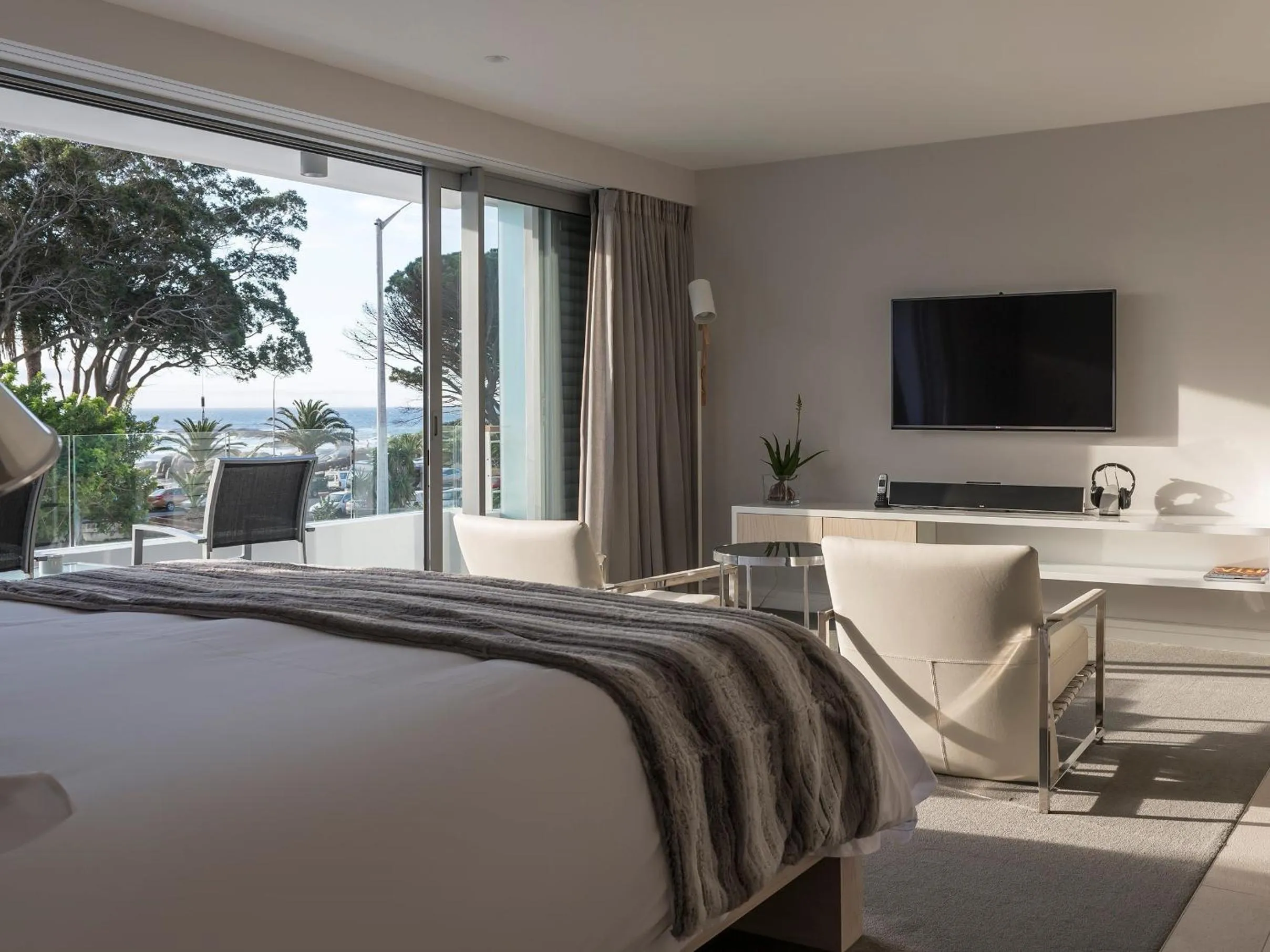 TV and multimedia, Bed in South Beach Camps Bay Boutique Hotel
