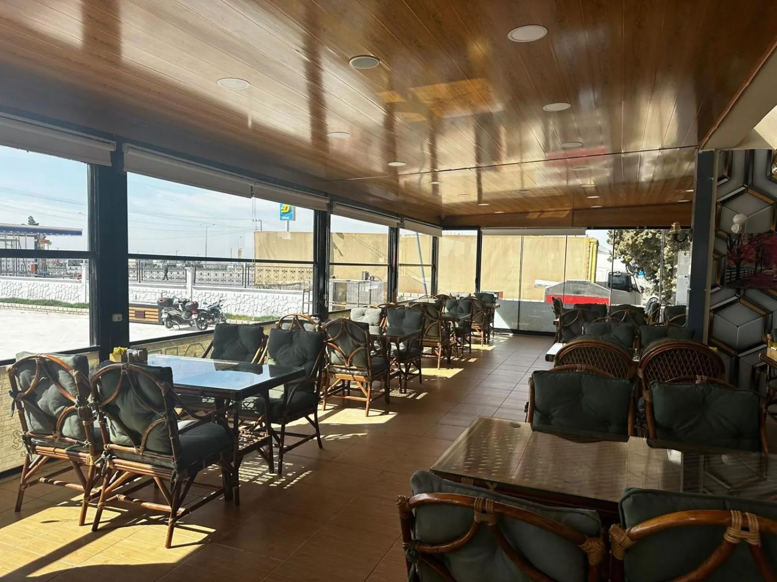 Restaurant/places to eat in NUS GRAND HOTEL