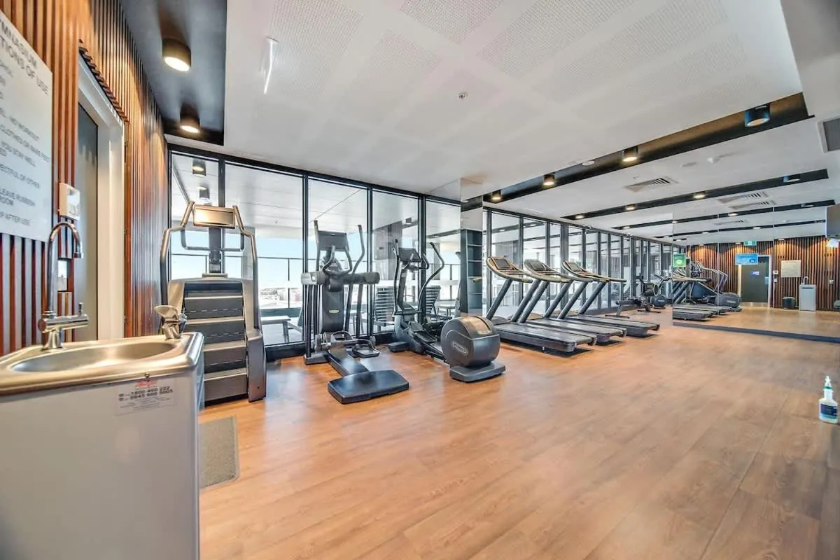 Modern 2BR Apt Adelaide CBD with Pool-Gym-BBQ