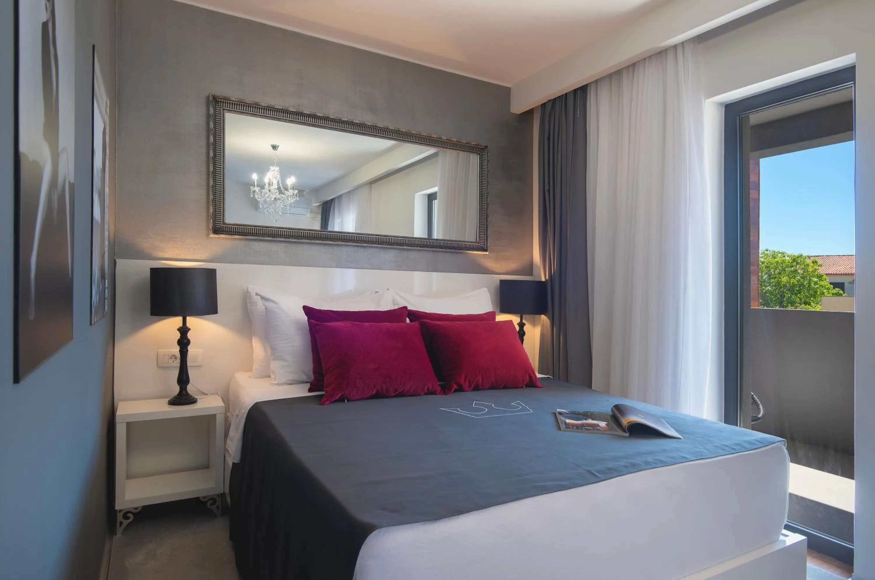 Pool view, Bed in Boutique Hotel Chevalier by Bura Hotels - Adults Only