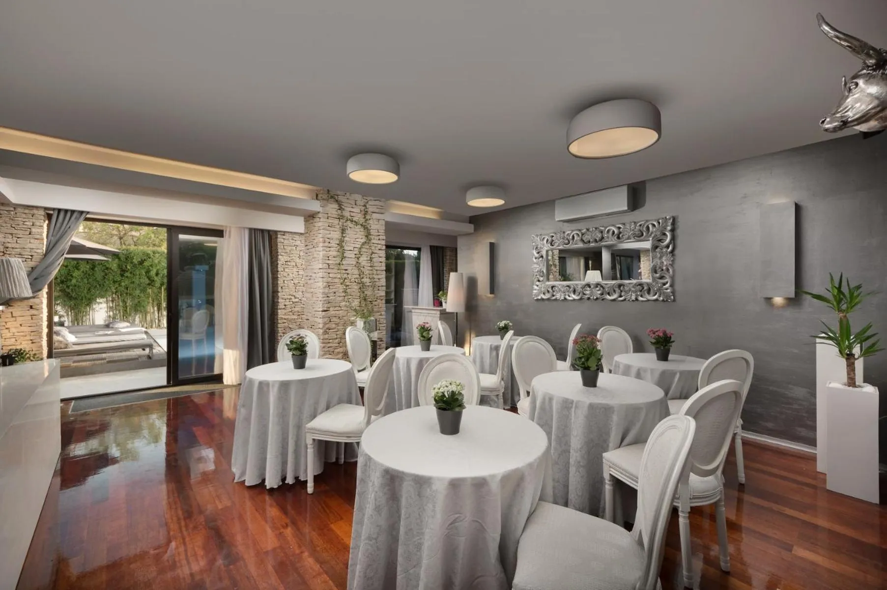 Restaurant/places to eat in Boutique Hotel Chevalier by Bura Hotels - Adults Only