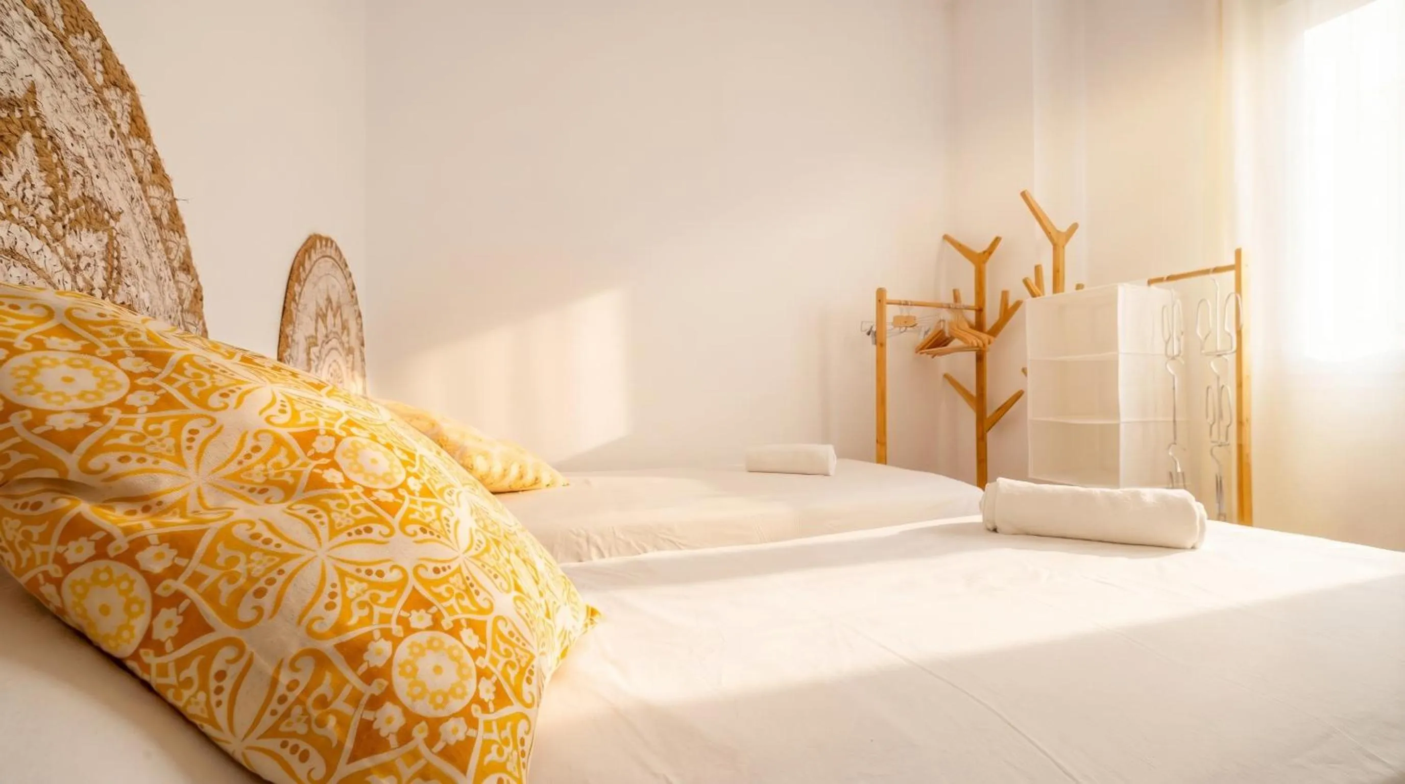 Bed in Oasis in the heart of Seville - 2 BR apt with FREE PARKING