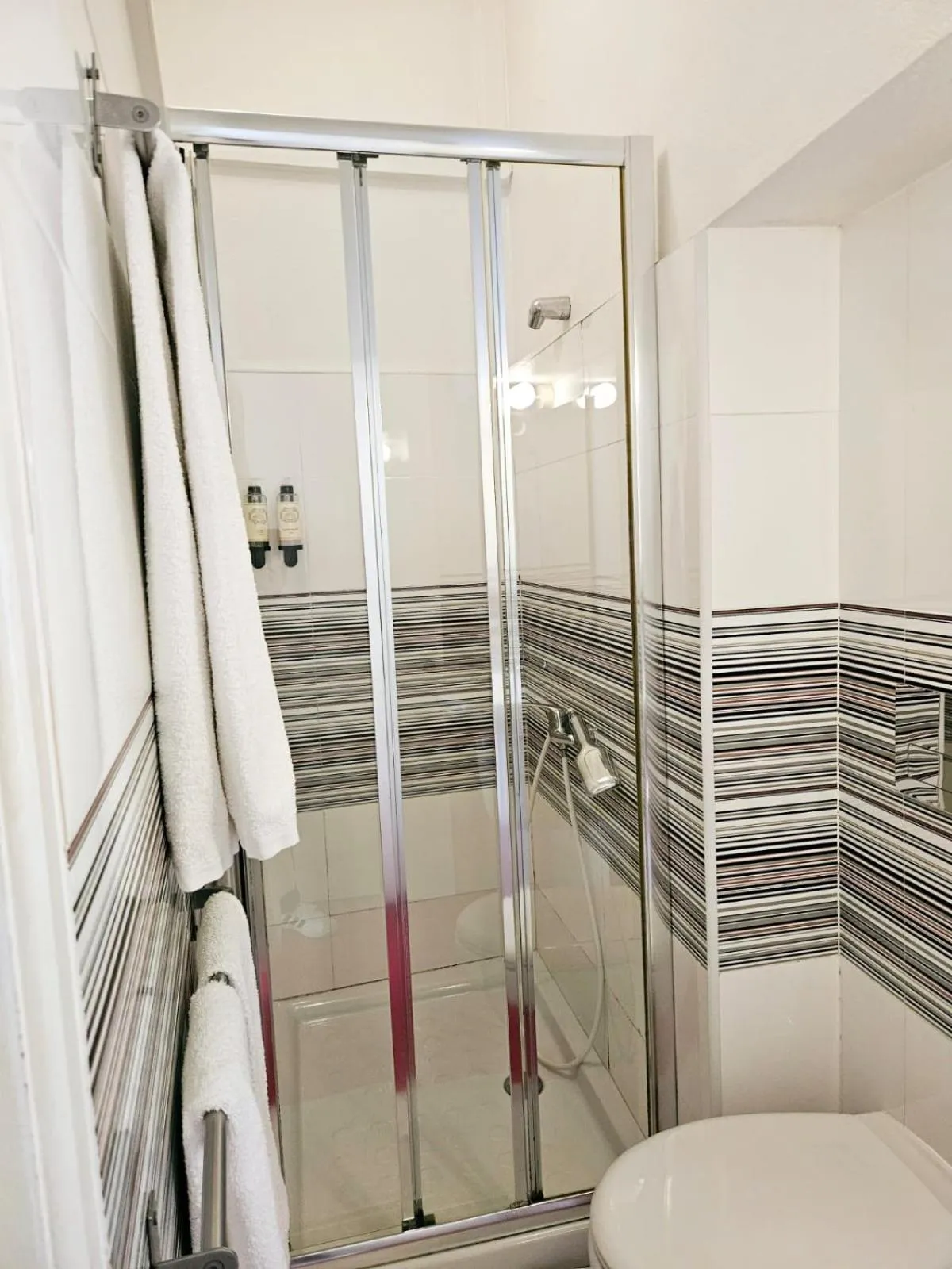 Bathroom in Alcamim Guesthouse