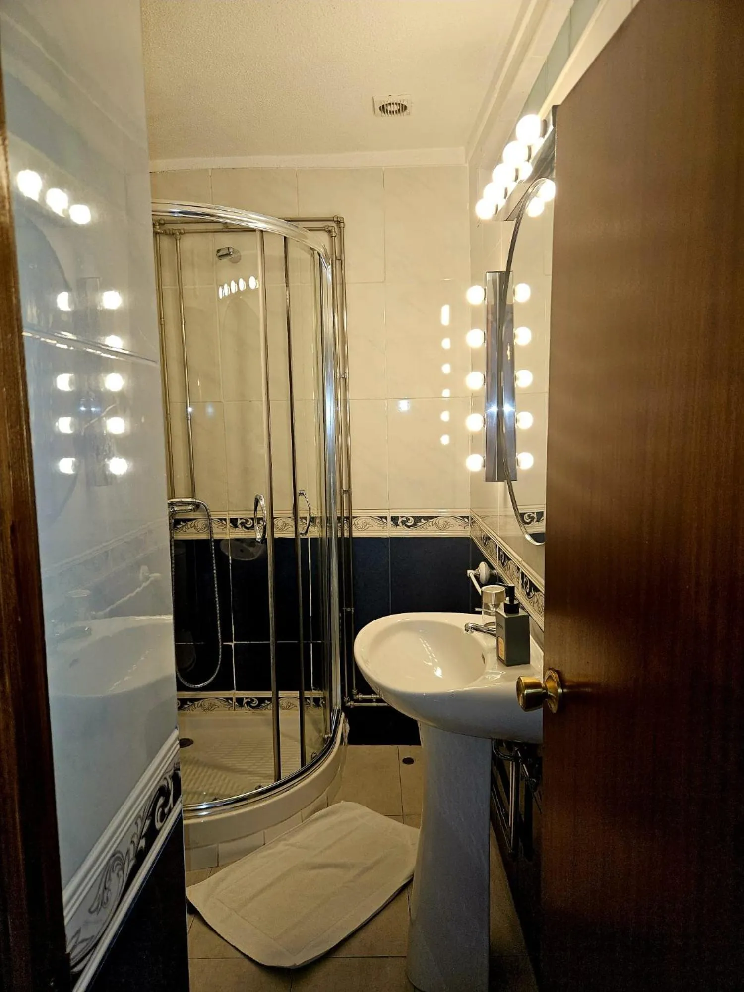 Bathroom in Alcamim Guesthouse