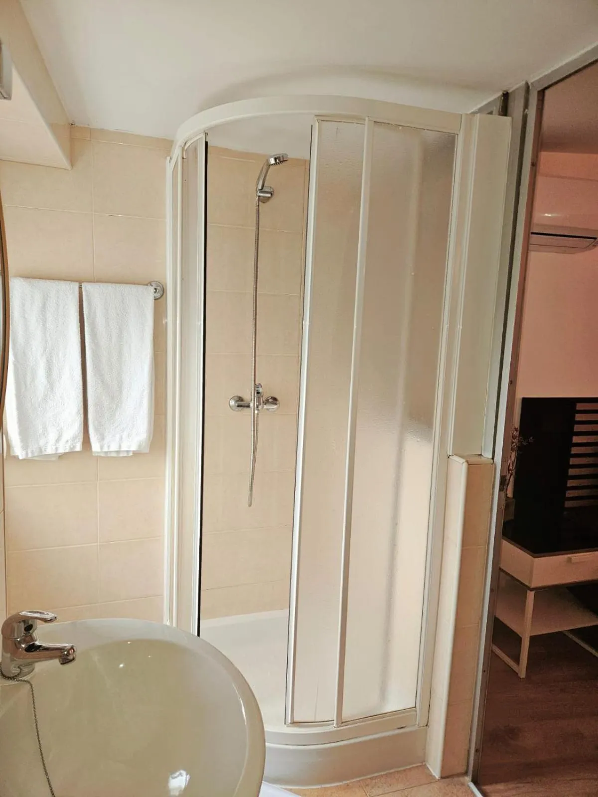 Bathroom in Alcamim Guesthouse