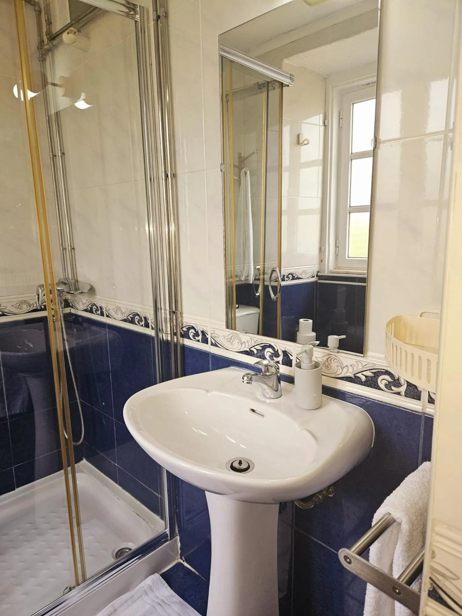 Bathroom in Alcamim Guesthouse