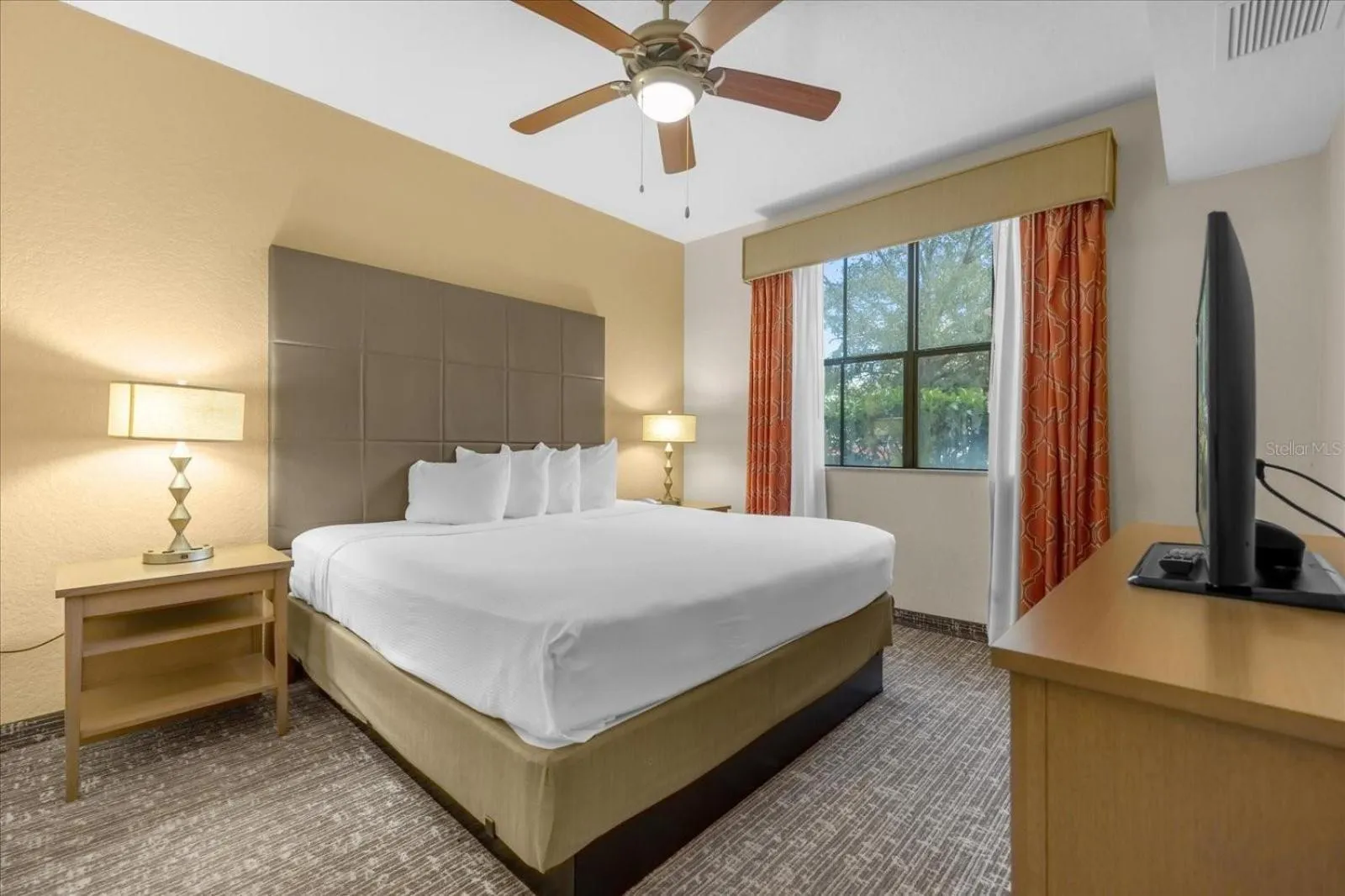 Bed in Cozy Orlando Resort Condo 4Mi from Disney