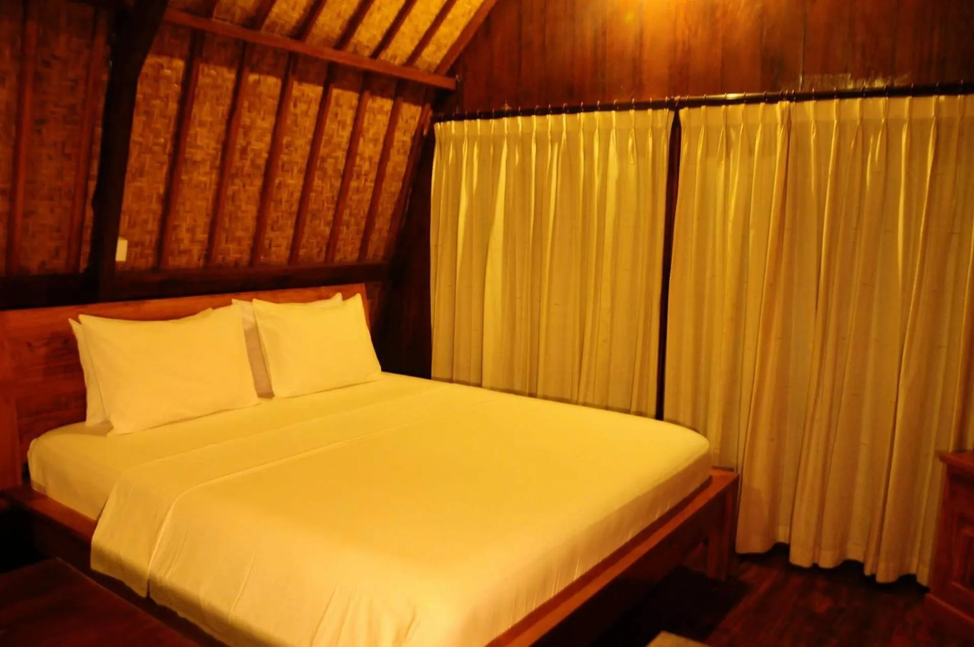 Bed in Gili Flush Harmony