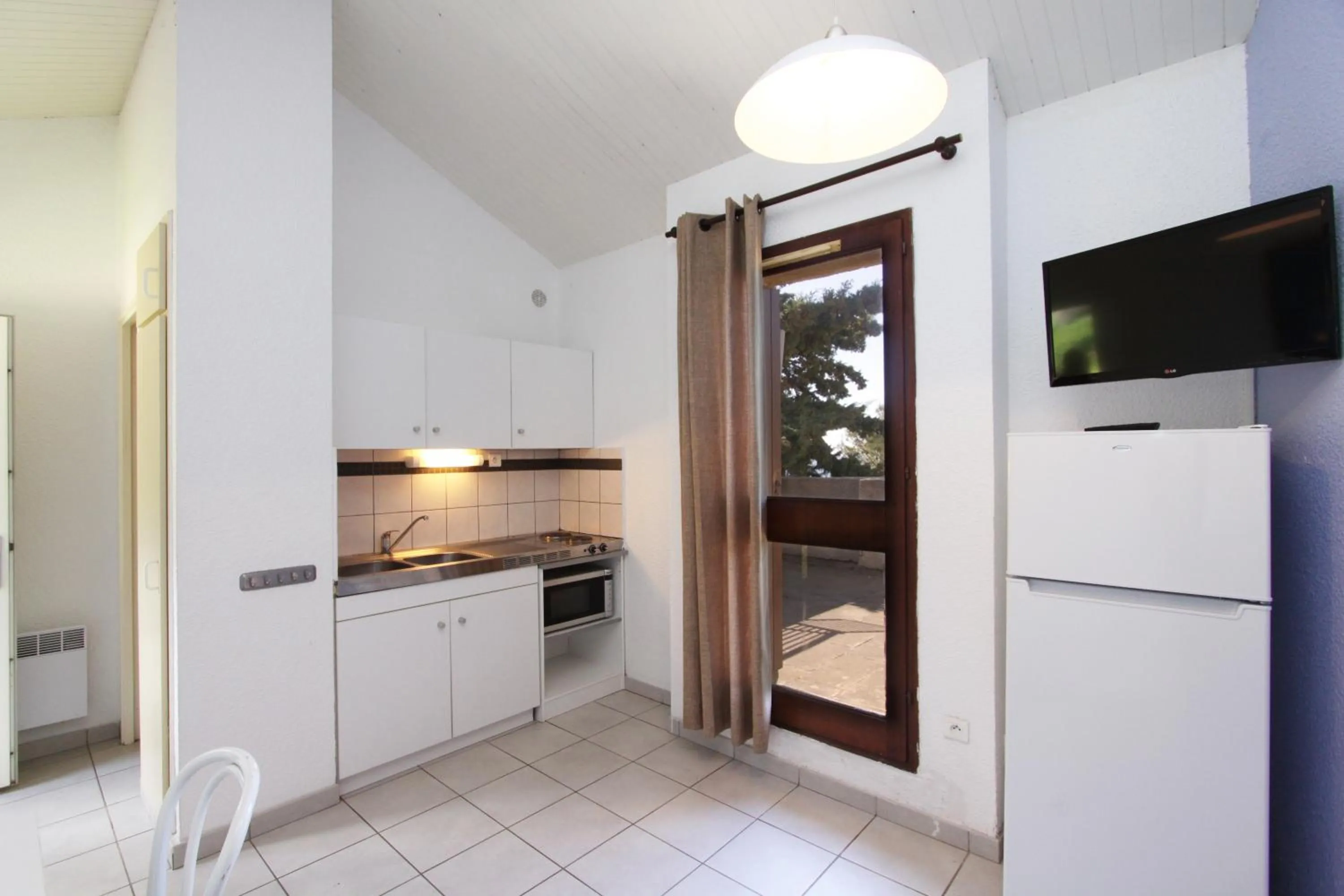Kitchen or kitchenette in Village de vacances Paese di Lava, Grand Ajaccio
