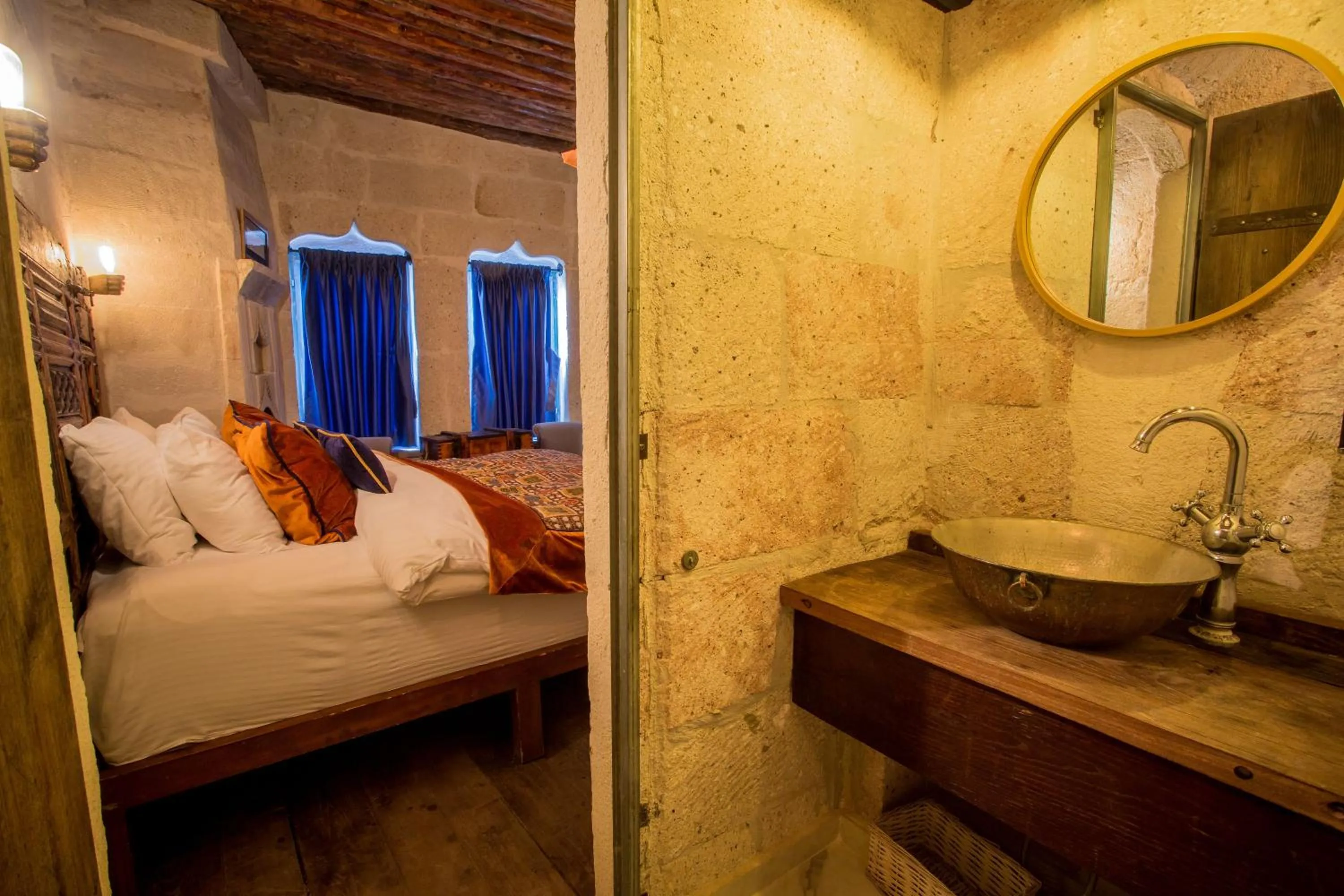 Toilet, Bed in Rox Cappadocia