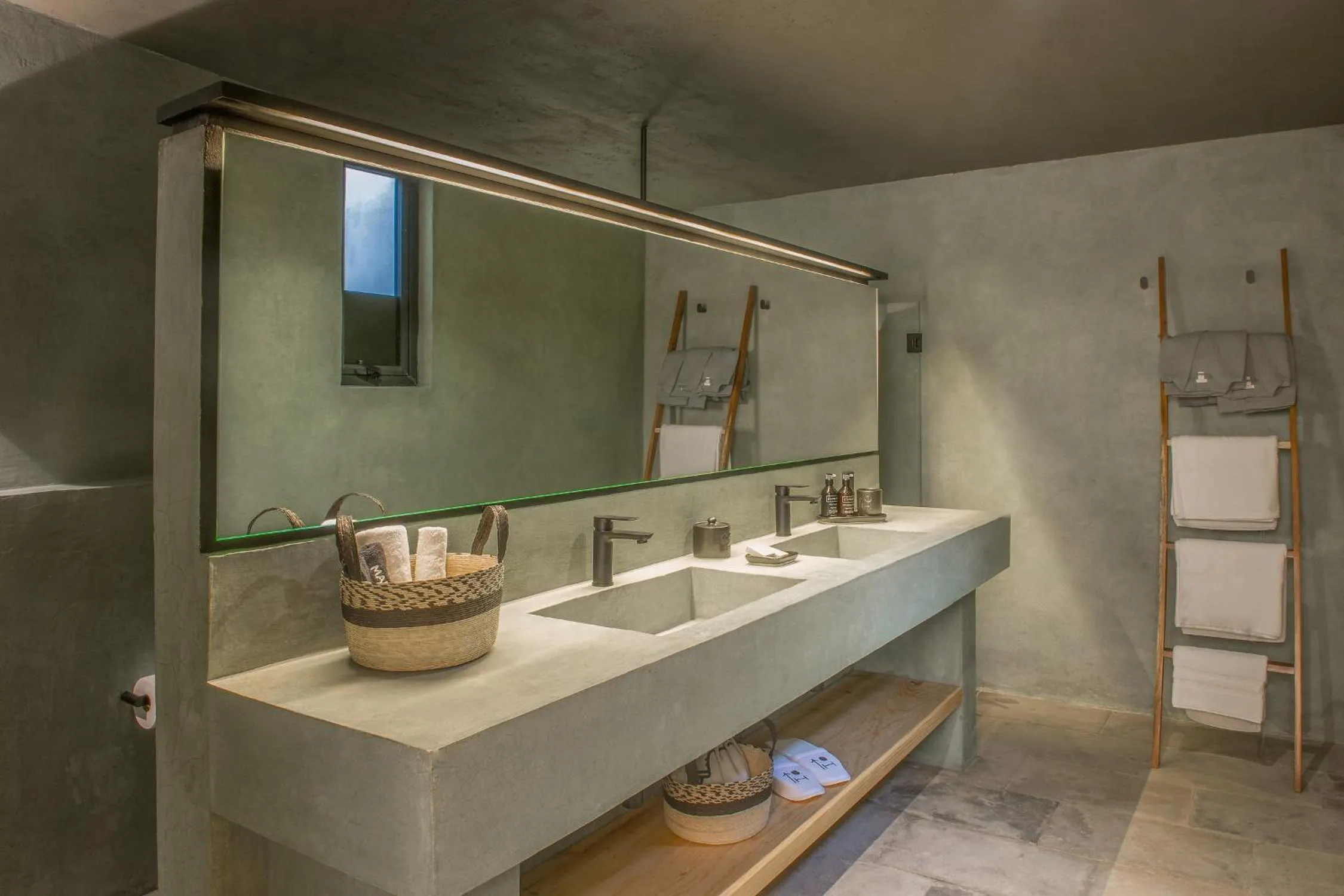 Toilet in El Lugar del que te hable Hotel Boutique