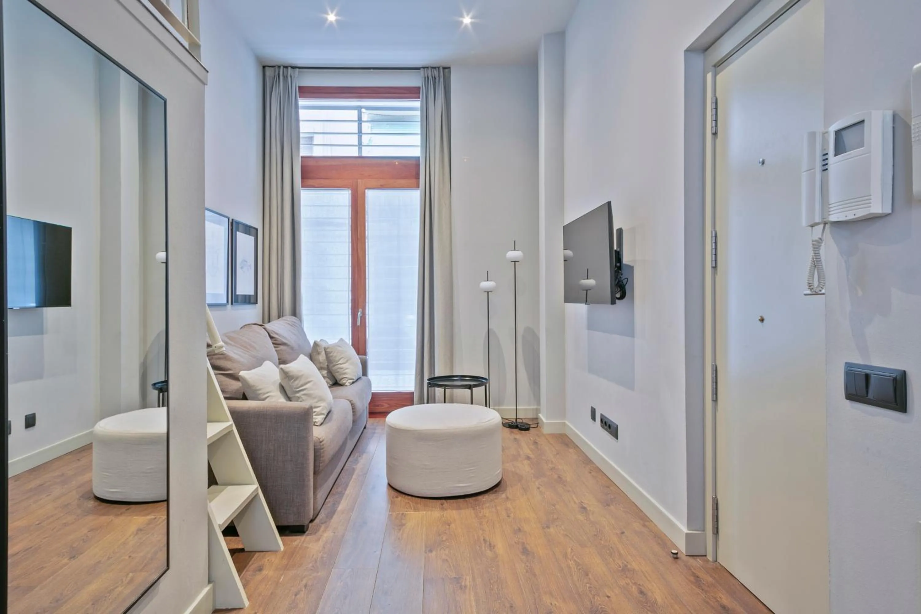 TV and multimedia in Uma Suites Barceloneta Beach