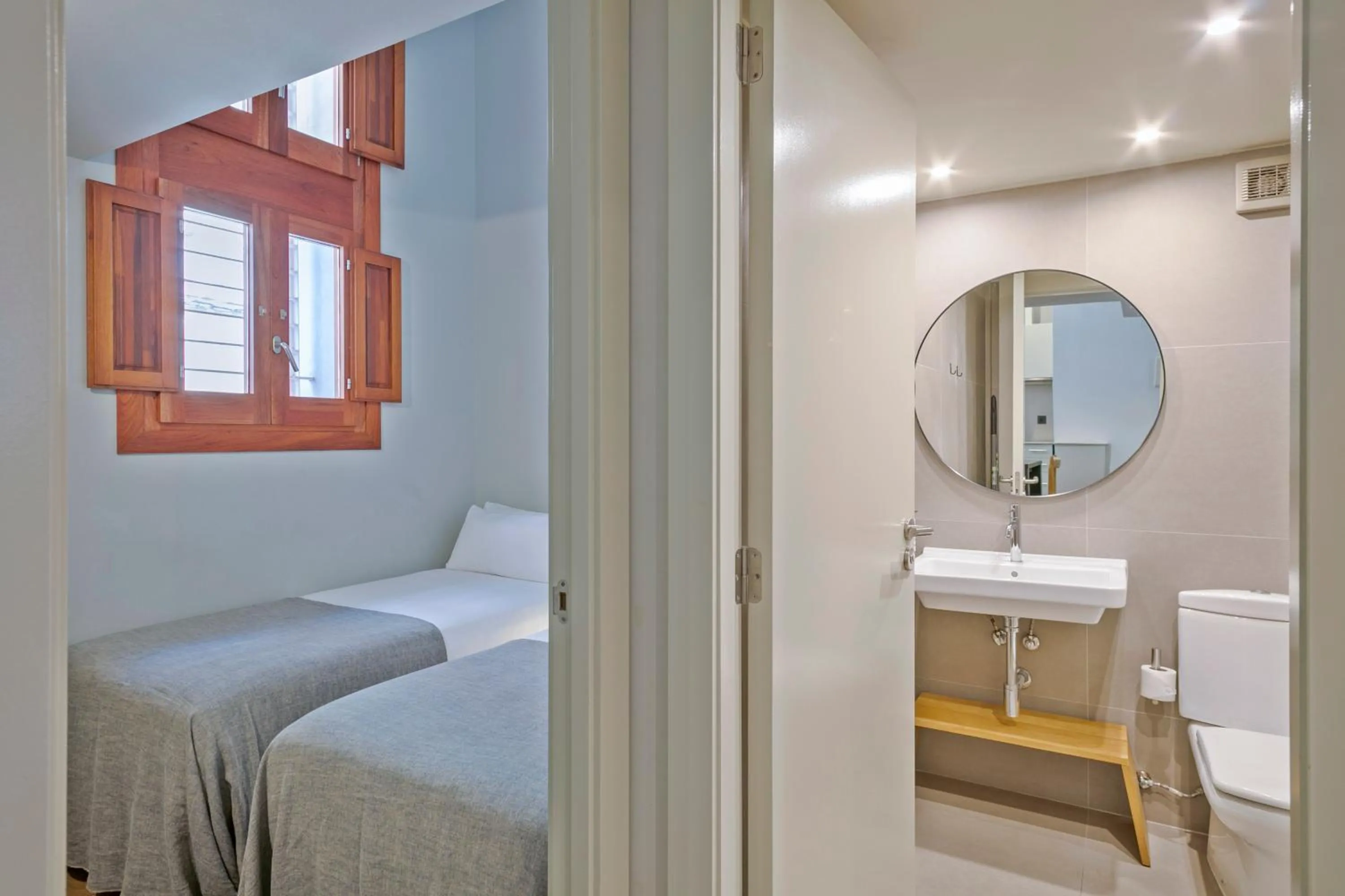 Bed in Uma Suites Barceloneta Beach