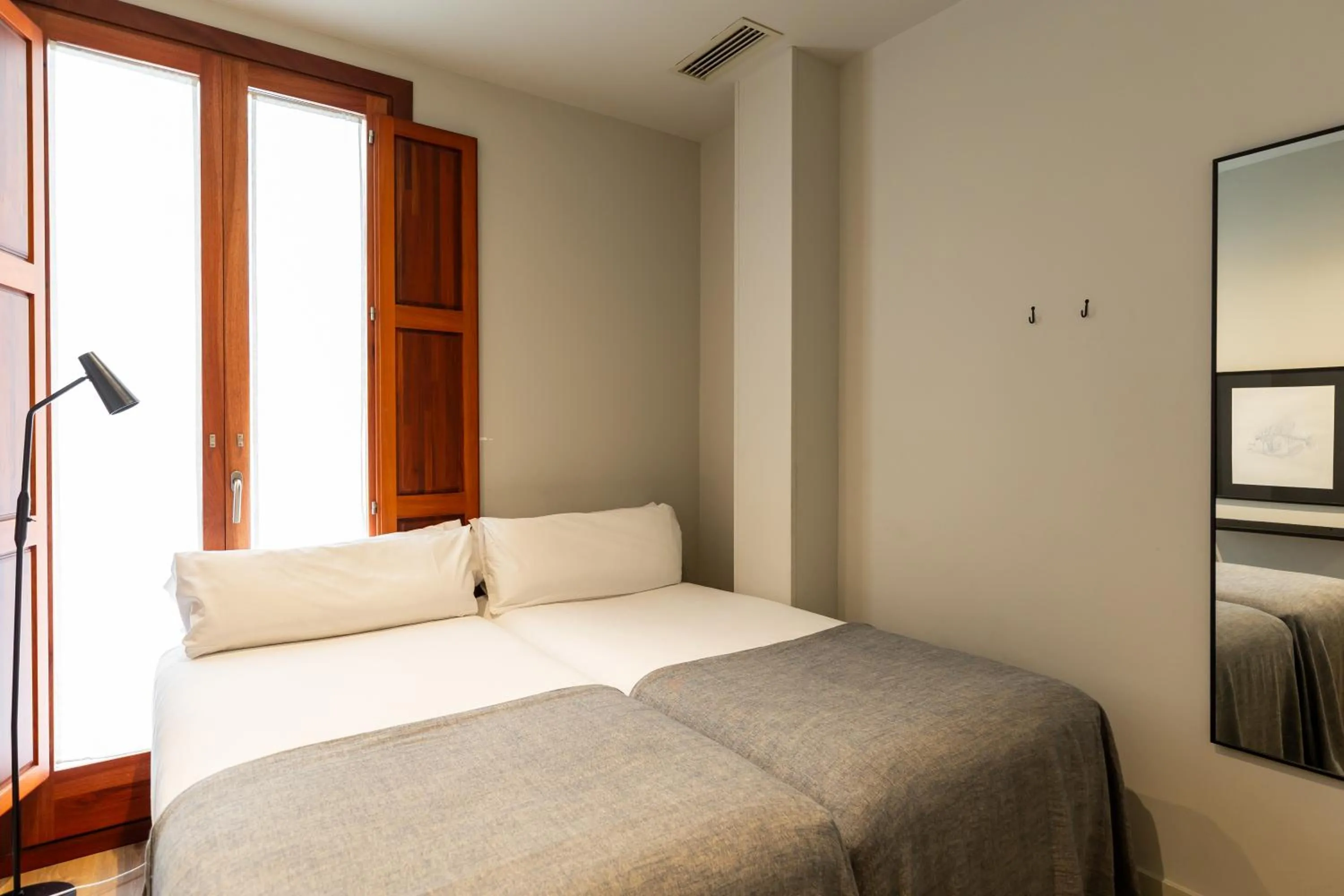 Bedroom, Bed in Uma Suites Barceloneta Beach