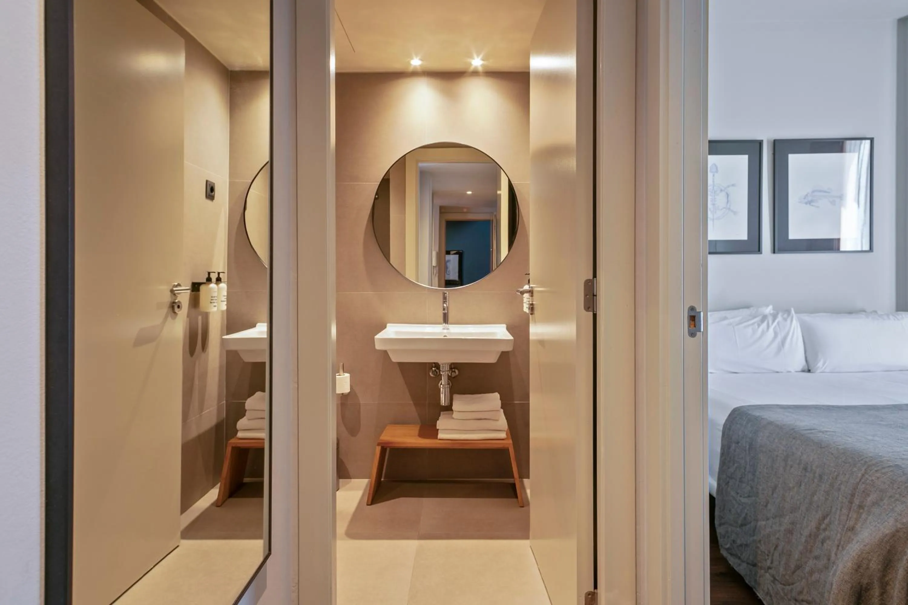 Bed in Uma Suites Barceloneta Beach