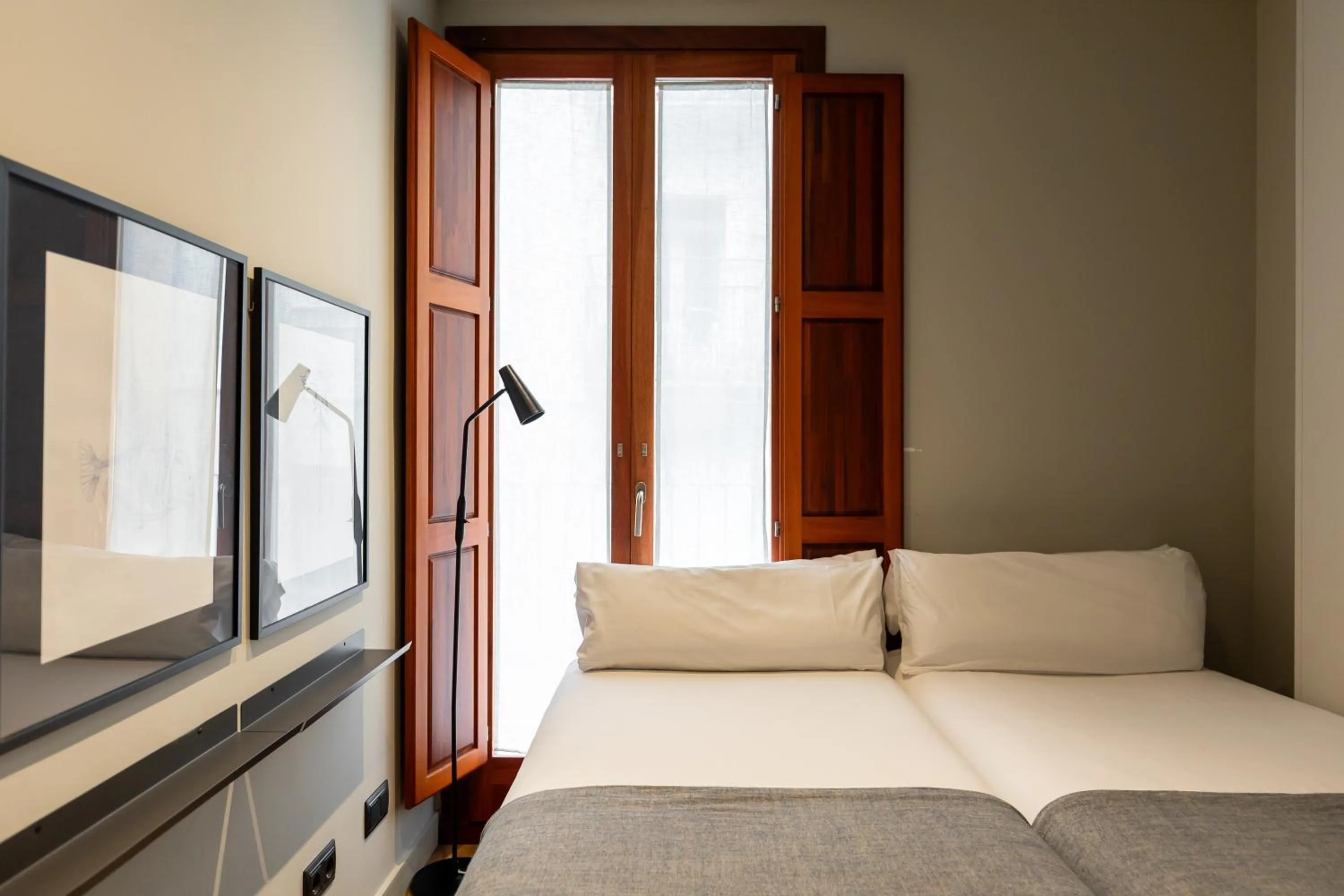 Bedroom, Bed in Uma Suites Barceloneta Beach