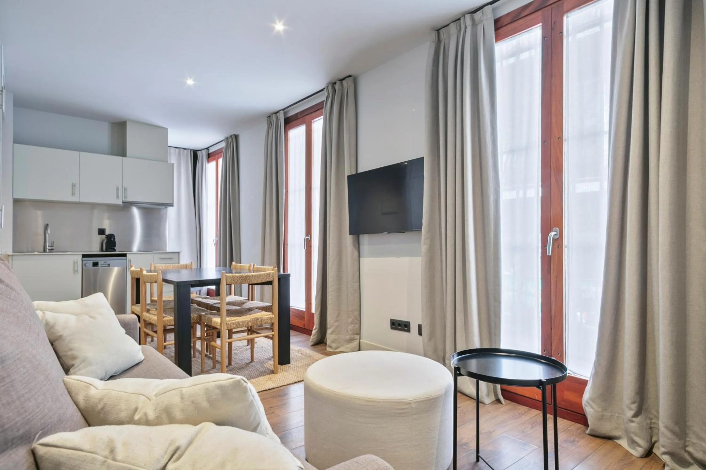 Living room in Uma Suites Barceloneta Beach