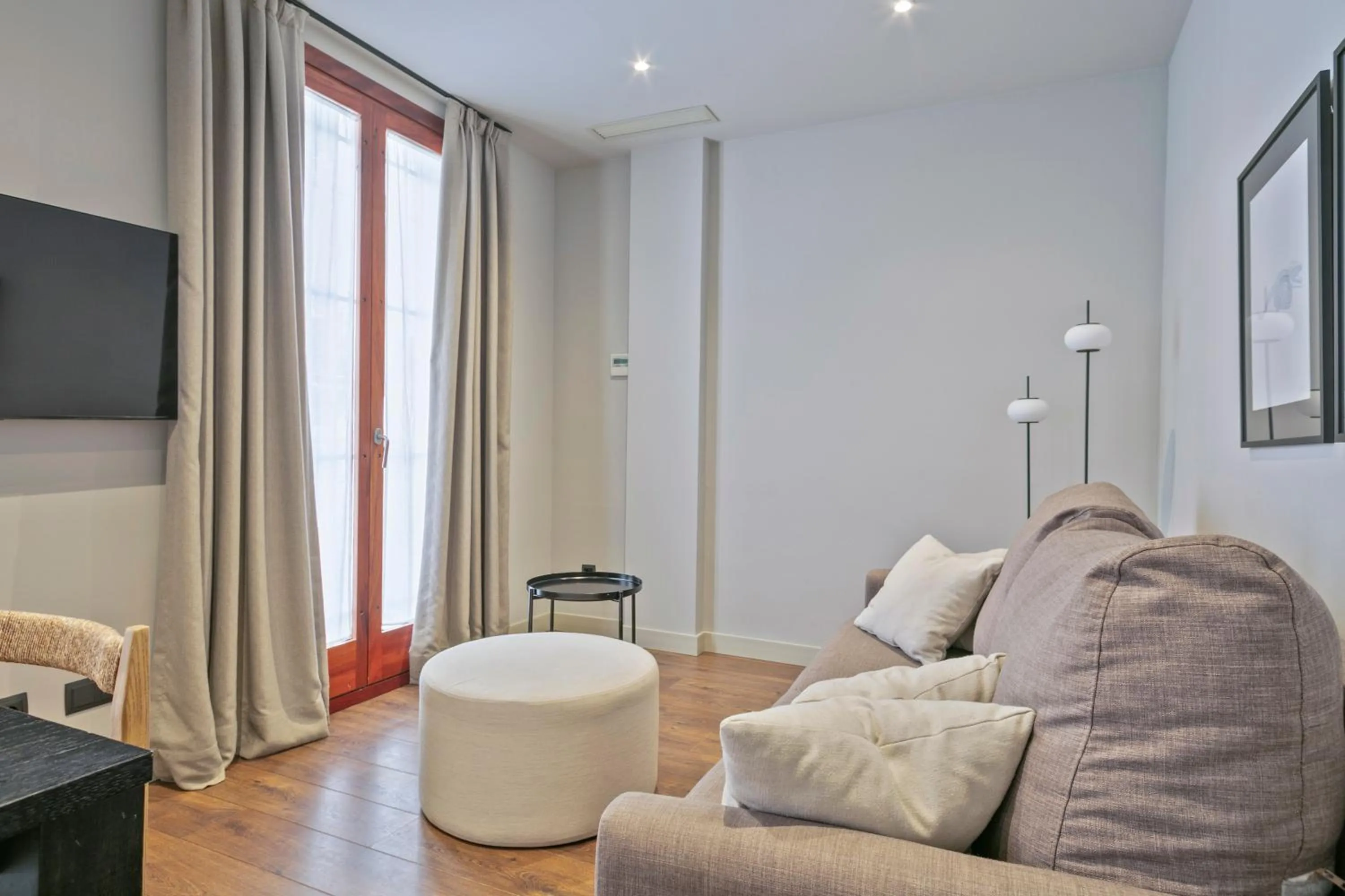 Living room in Uma Suites Barceloneta Beach