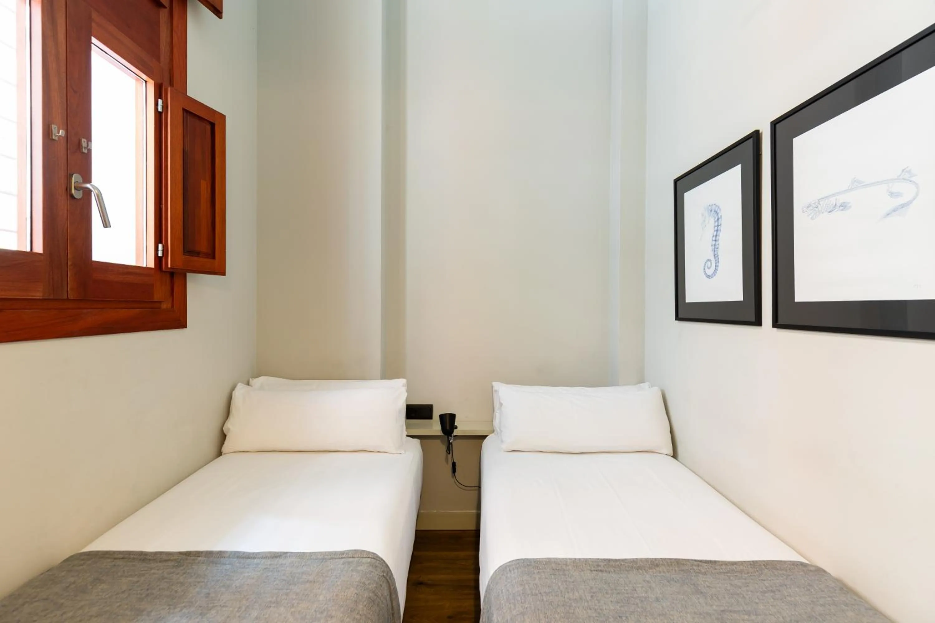 Bedroom, Bed in Uma Suites Barceloneta Beach