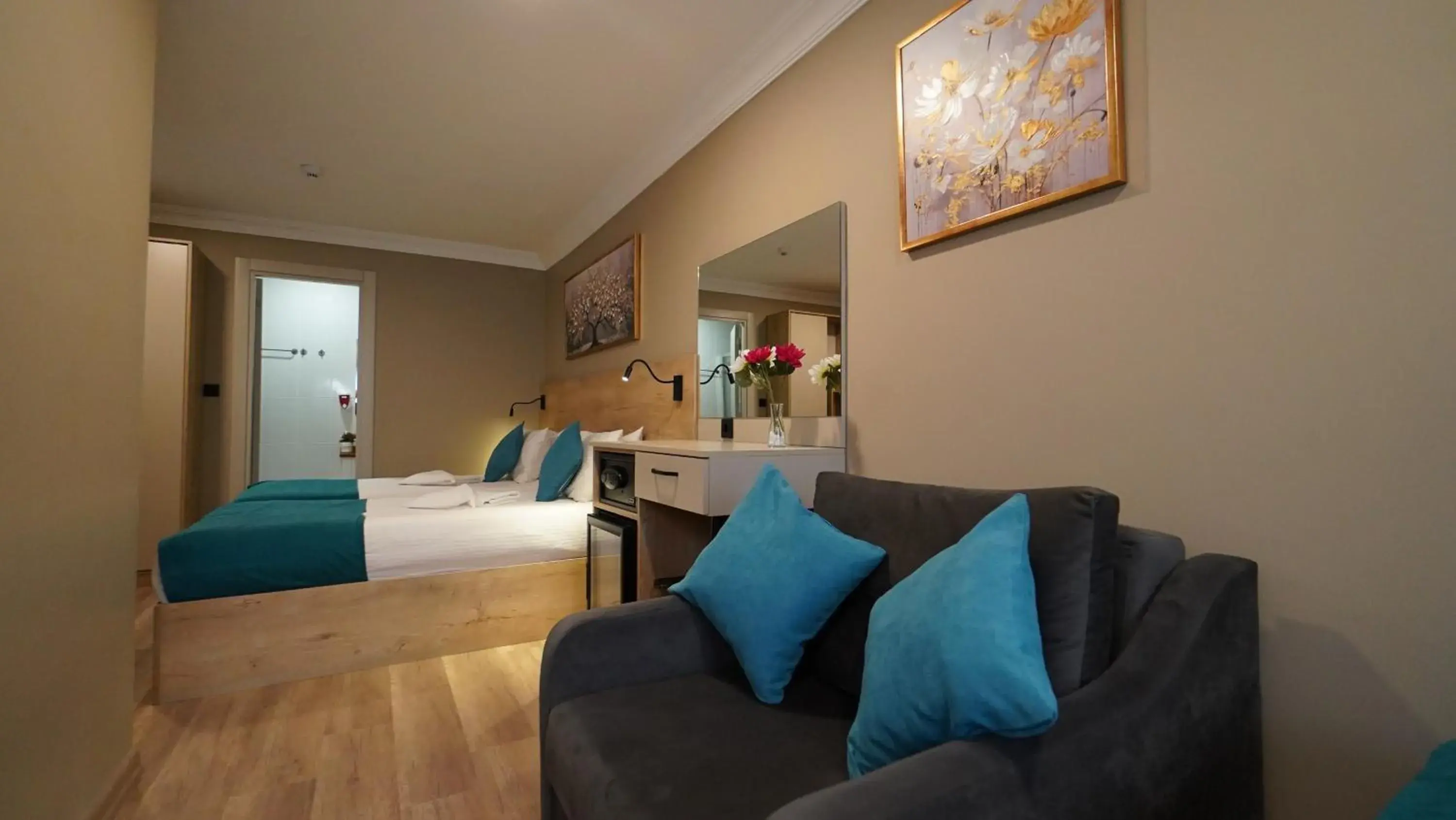 Deluxe Triple Room in The Marist Hotel Kadikoy Deluxe Triple Room in The Marist Hotel Kadikoy