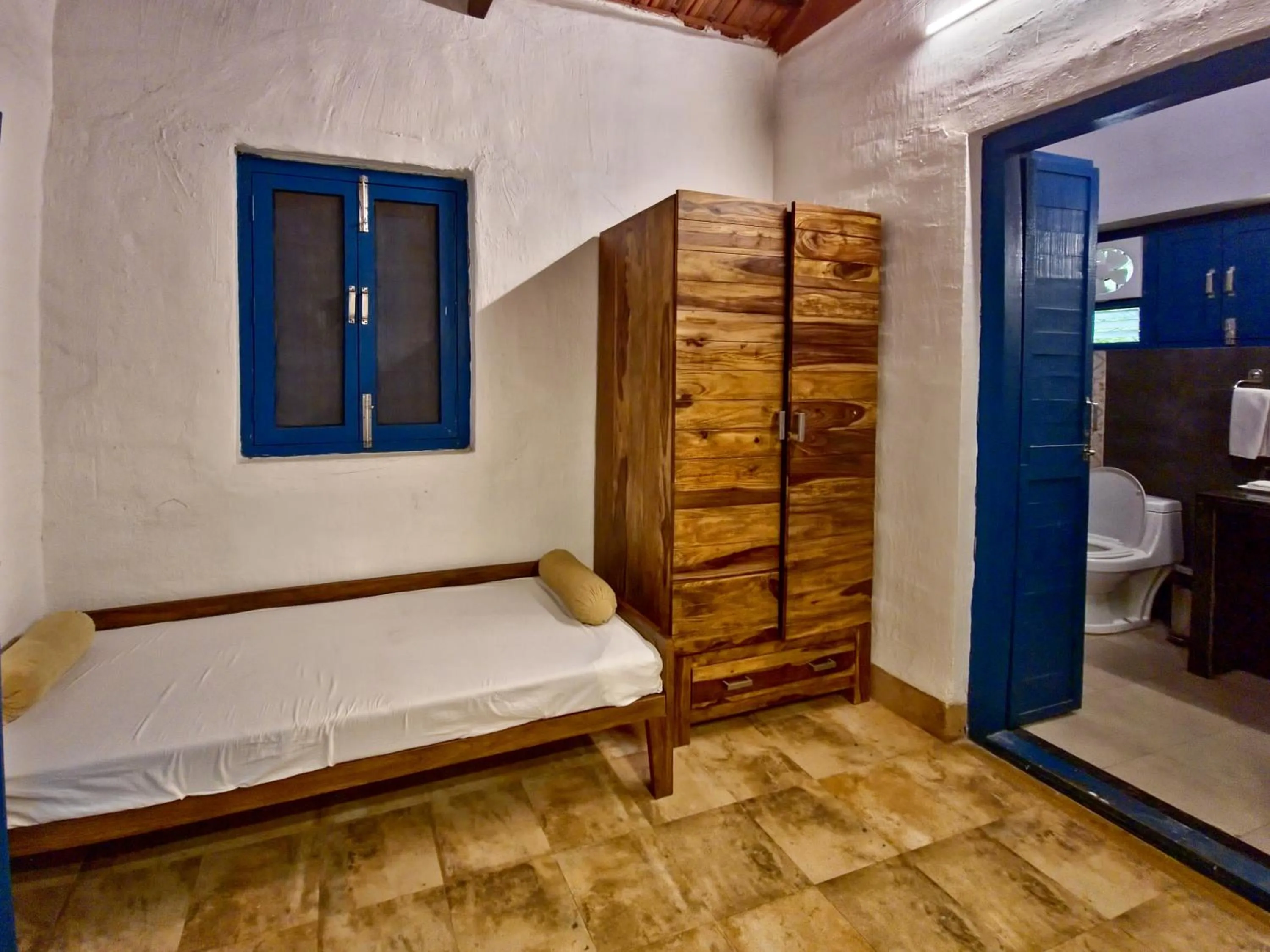 wardrobe, Bed in Tathastu Pench