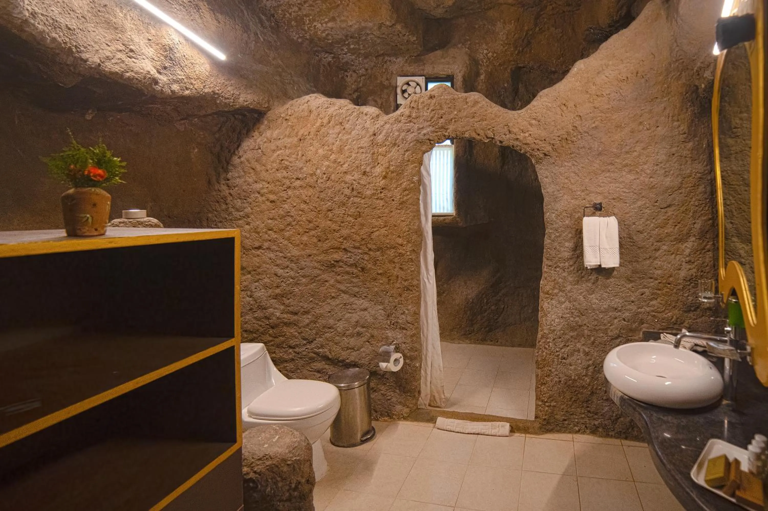 Bathroom in Tathastu Pench