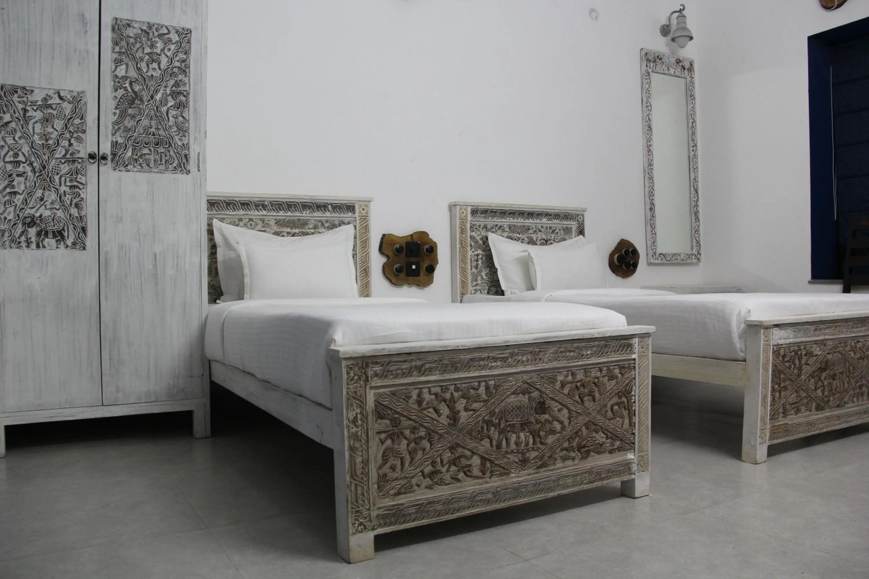 Facade/entrance, Bed in Tathastu Pench