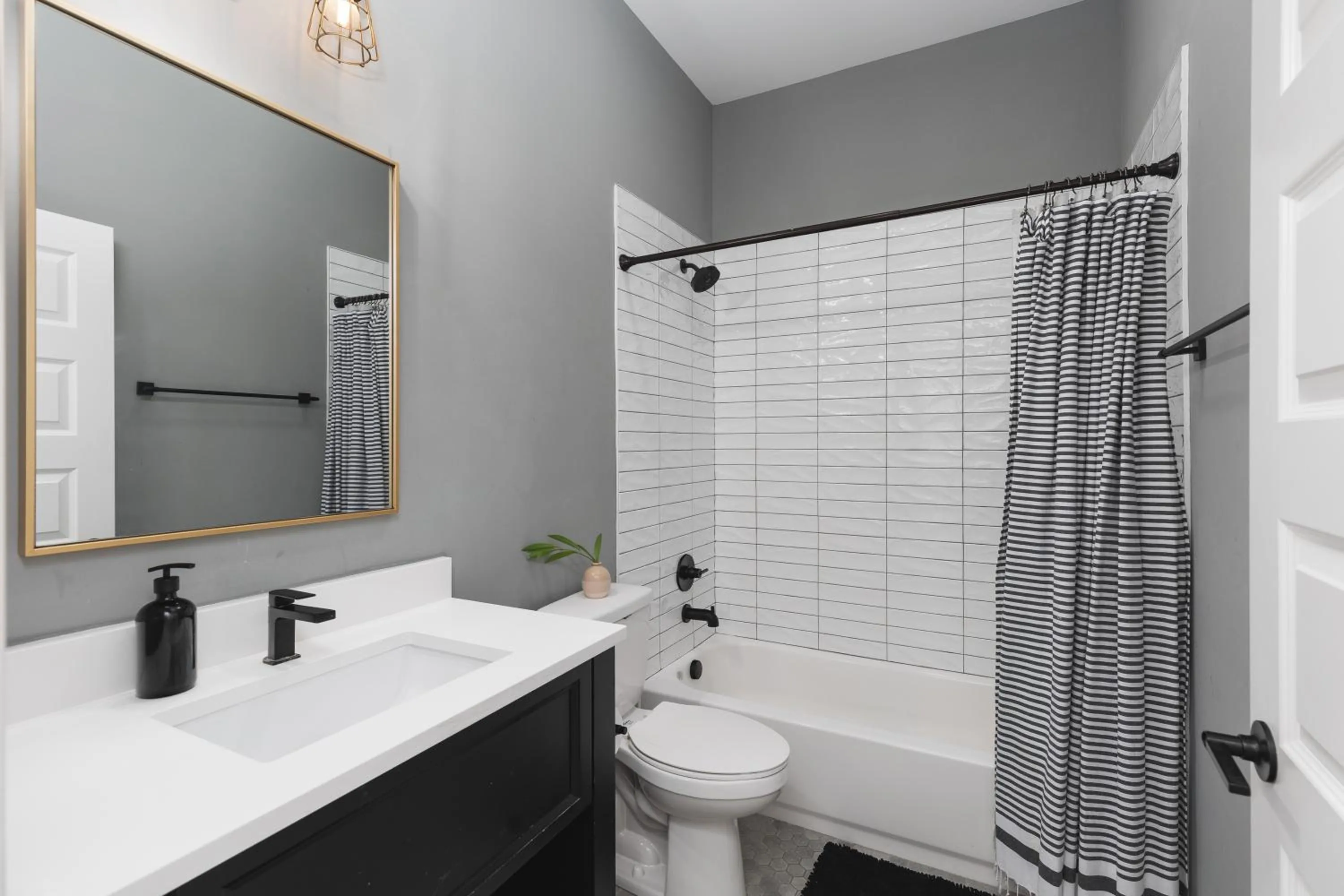 Bathroom in Stunning Spacious Condo near Restaurants & Coffee