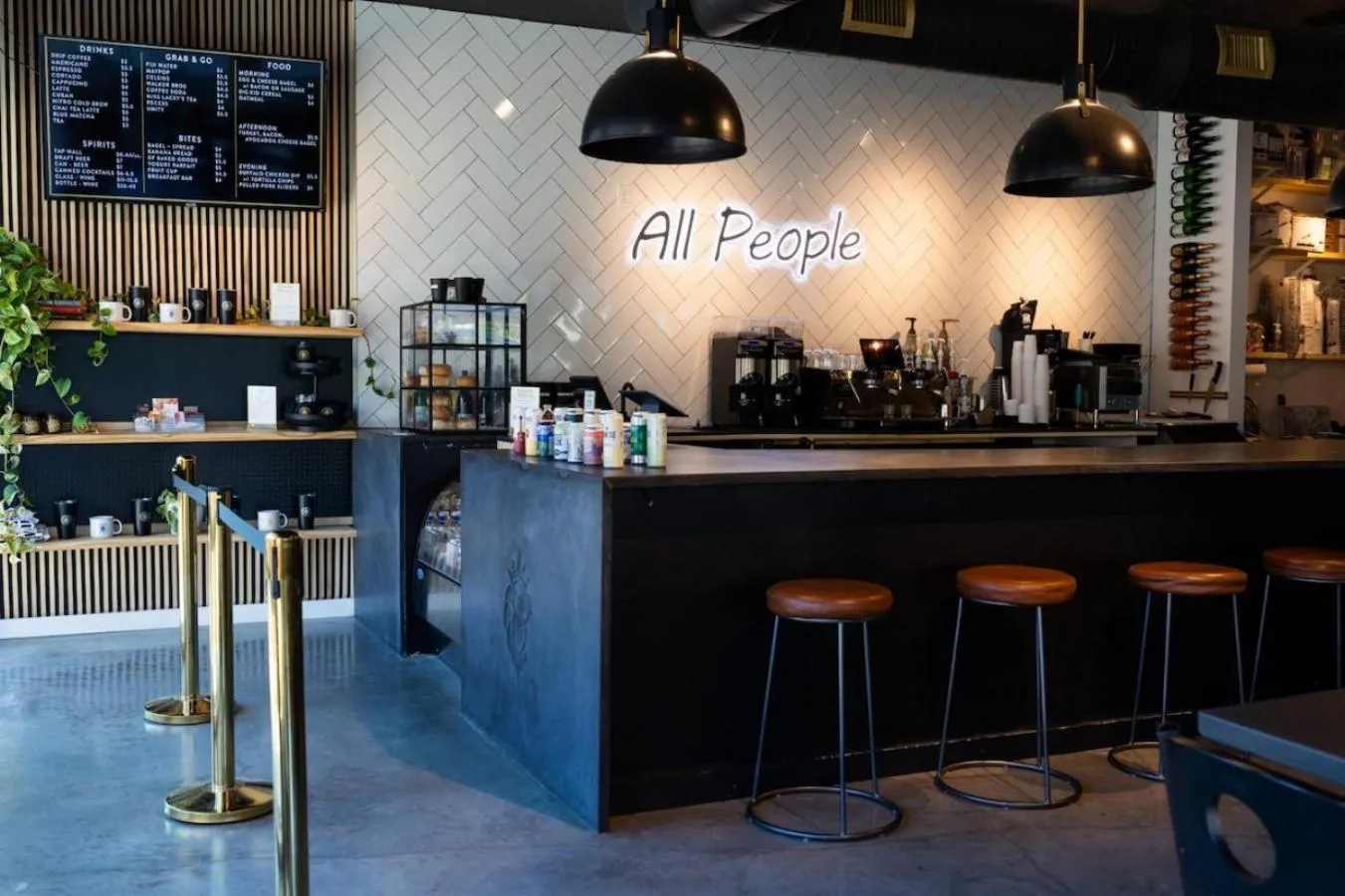 Coffee/tea facilities in Stunning Spacious Condo near Restaurants & Coffee