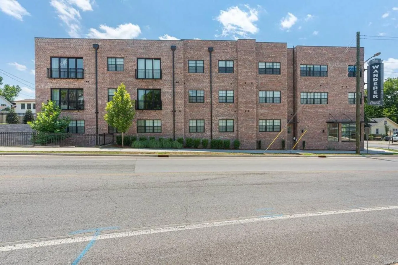 Property building in Stunning Spacious Condo near Restaurants & Coffee