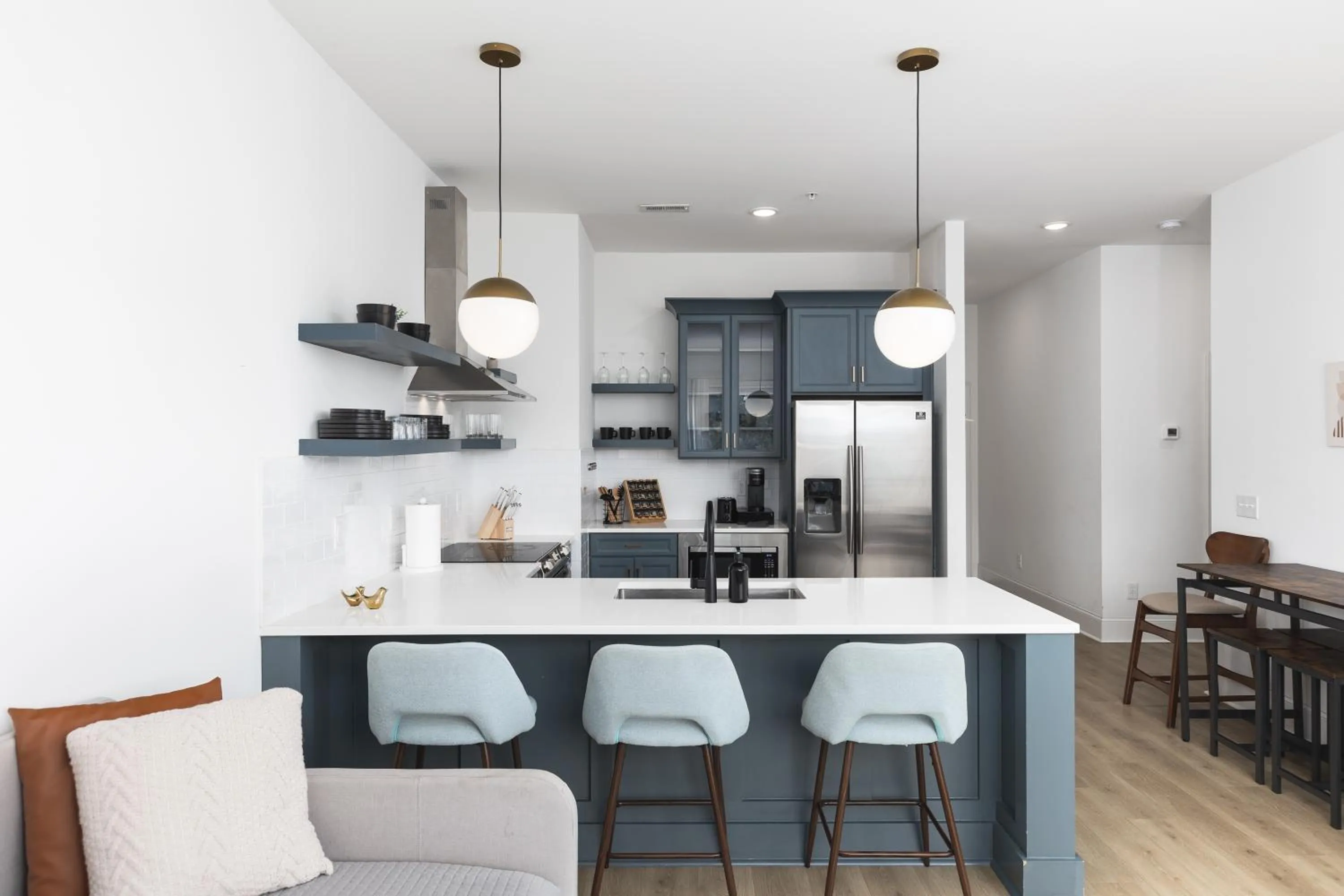 Kitchen or kitchenette in Stunning Spacious Condo near Restaurants & Coffee