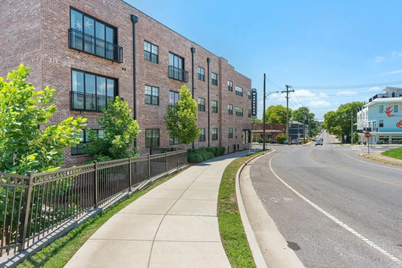 Property building in Stunning Spacious Condo near Restaurants & Coffee