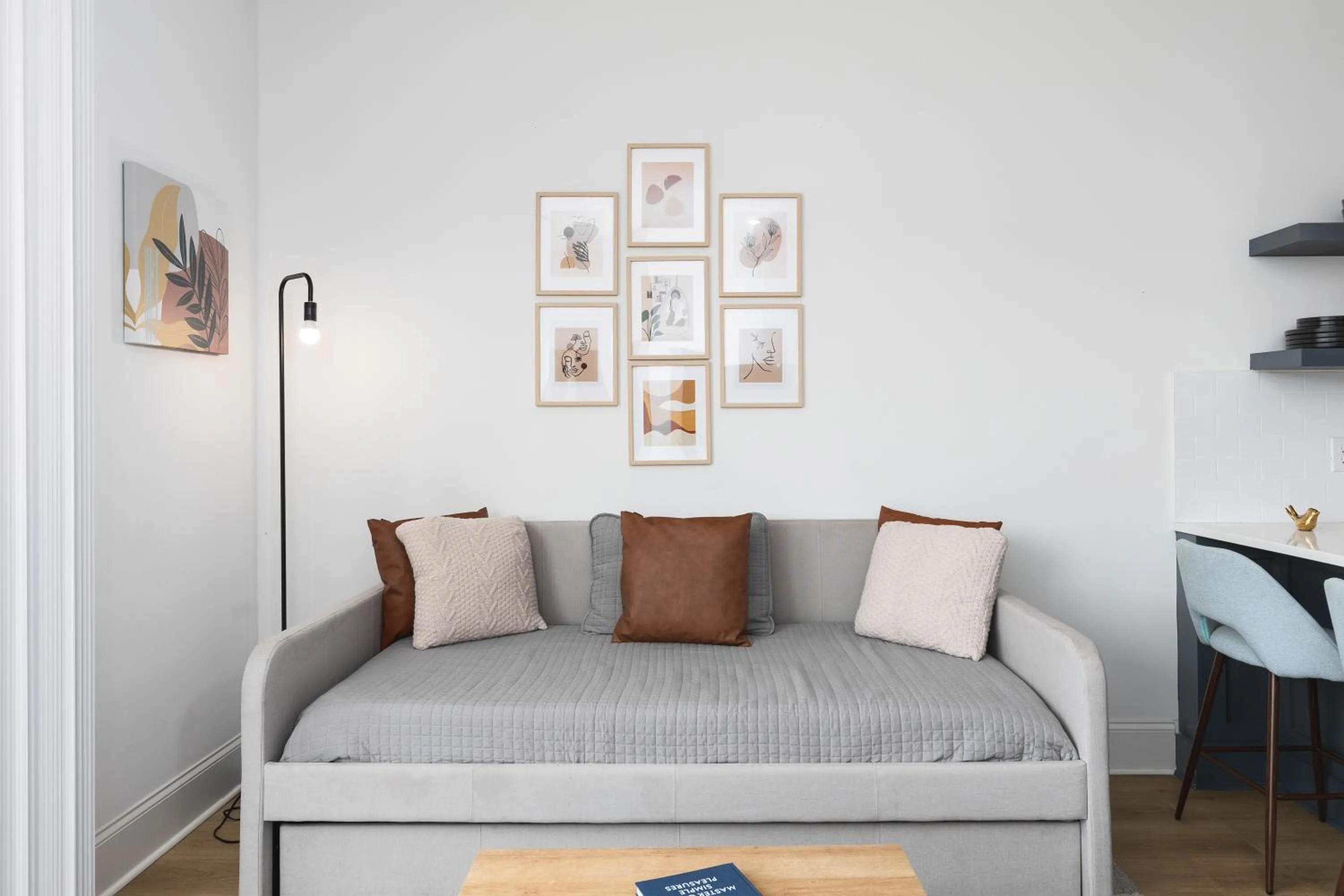 Living room, Bed in Stunning Spacious Condo near Restaurants & Coffee