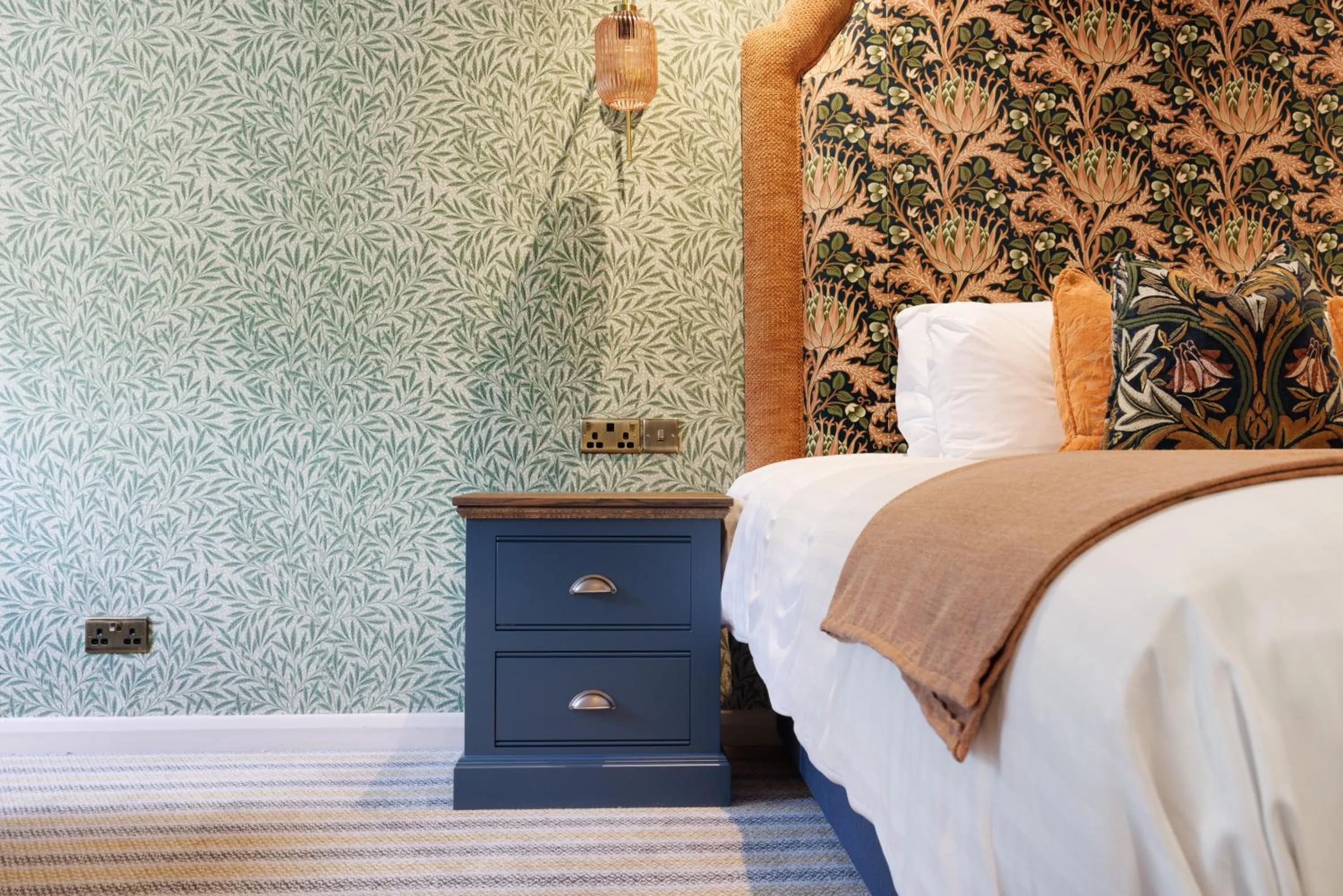 Bedroom, Bed in Thatchers, Leatherhead East Horsley