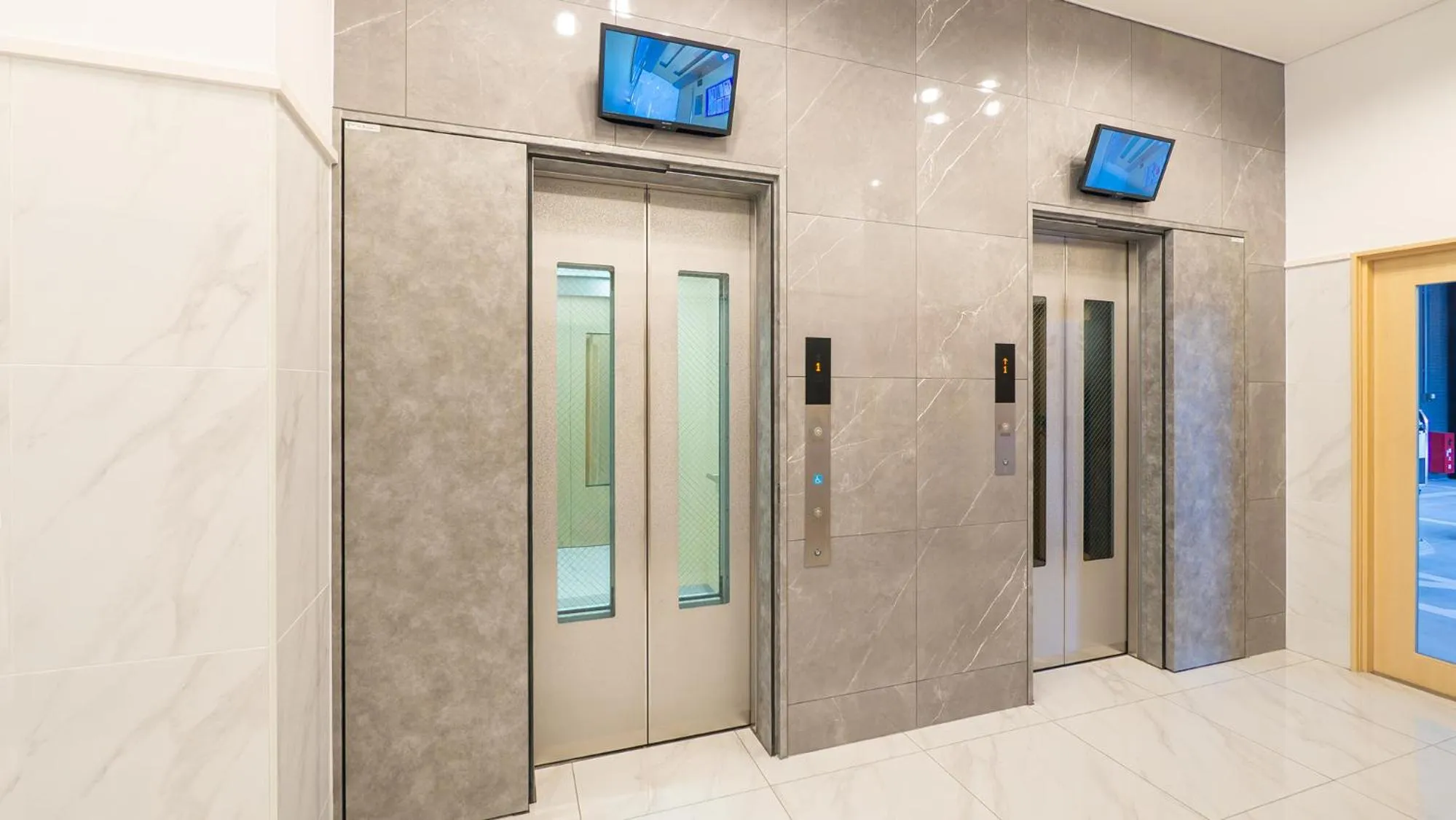 elevator in Toyoko Inn Yokohama-eki Nishi-guchi