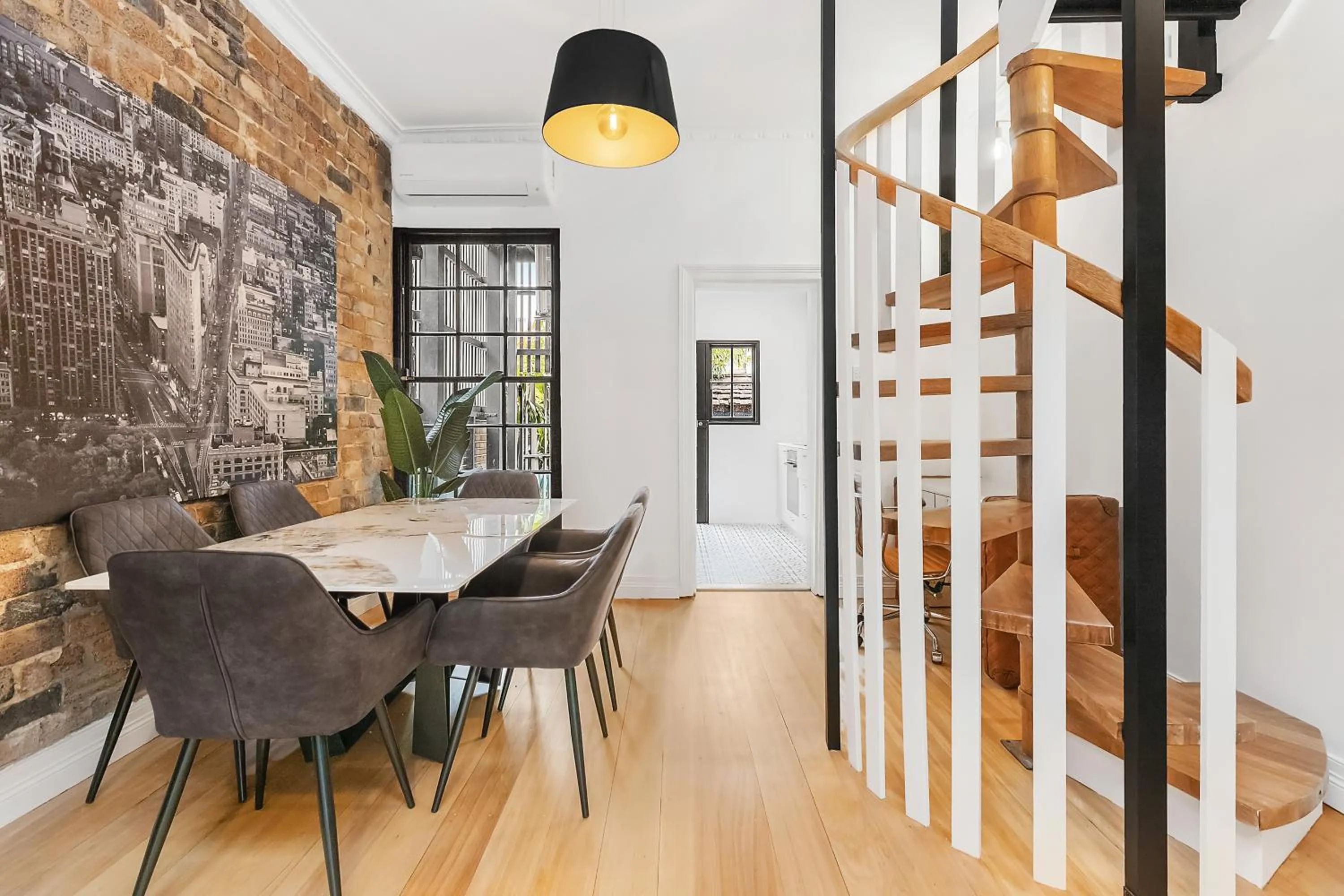 Ultimo l Renovated 2 Bedroom House With Rooftop Balcony