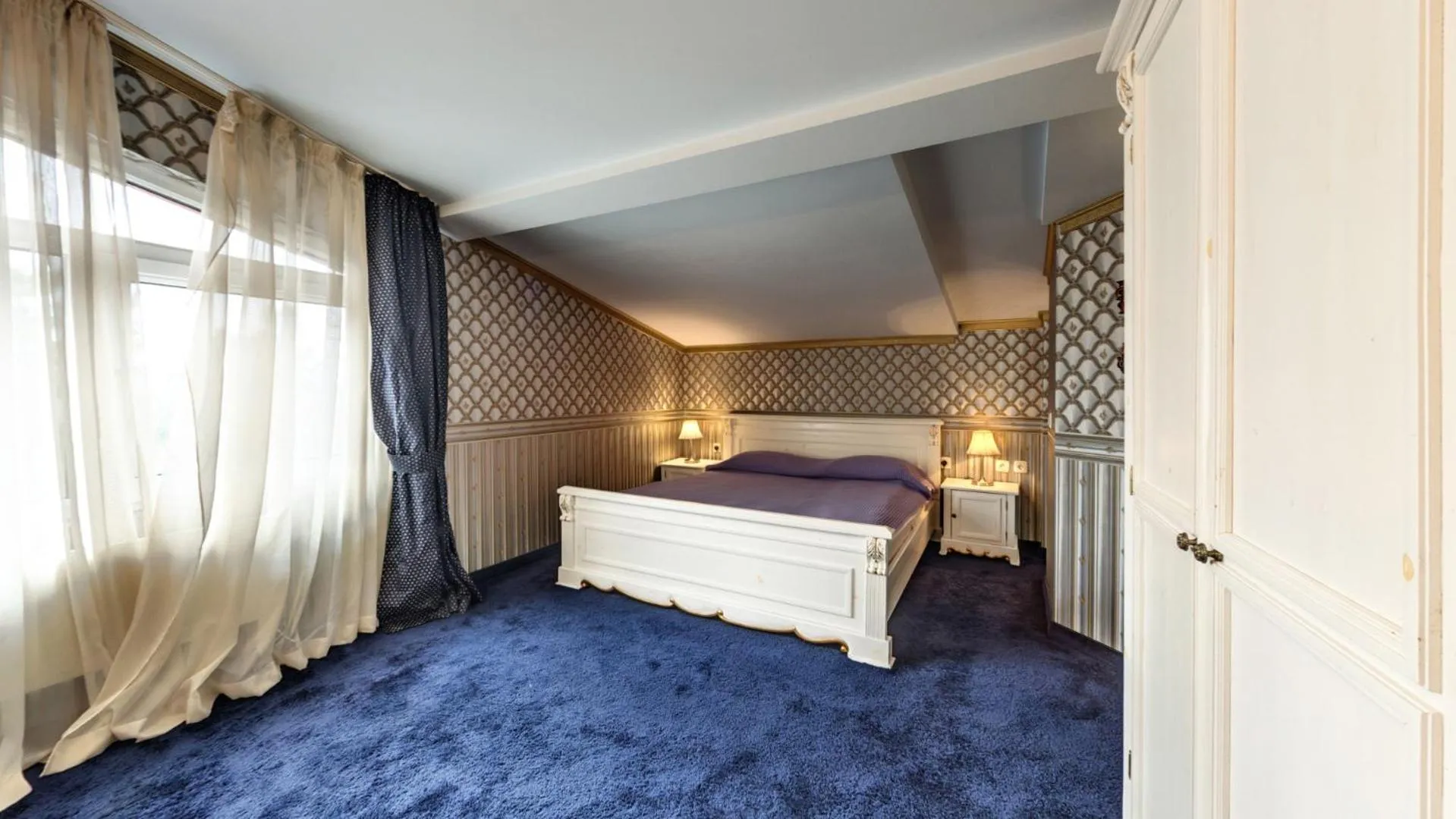 Bed in Hotel Boyana - Free Parking