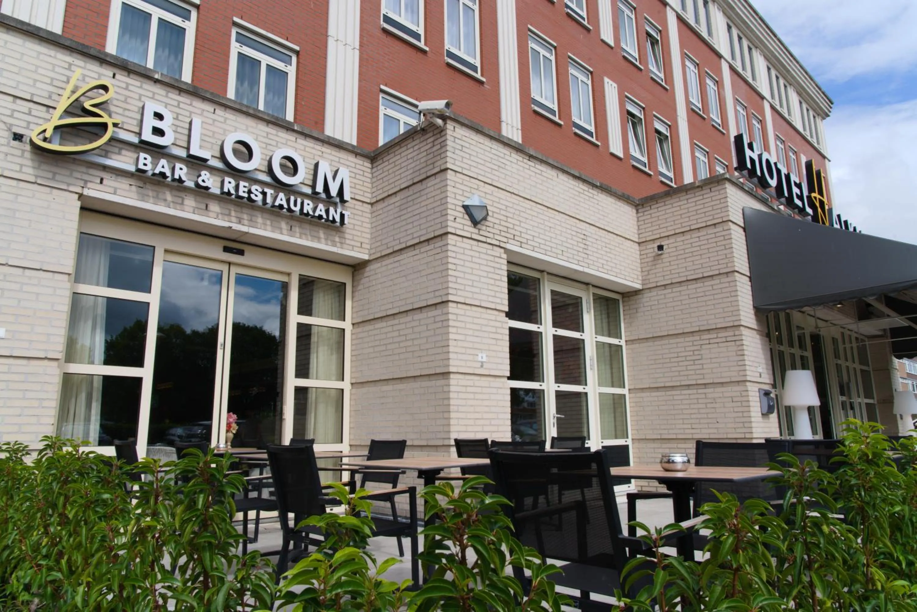 Property building in Hotel Alkmaar - Bar & Restaurant