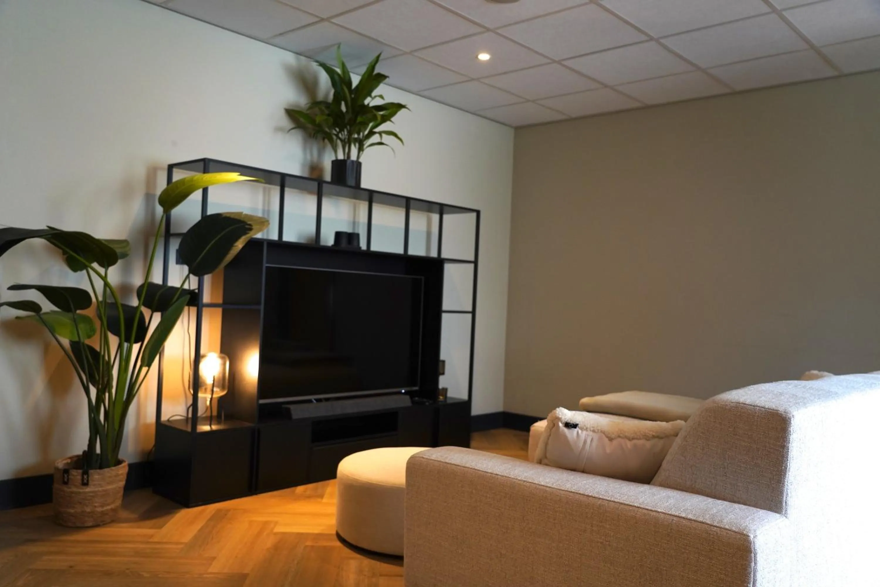 Communal lounge/ TV room in Hotel Alkmaar - Bar & Restaurant