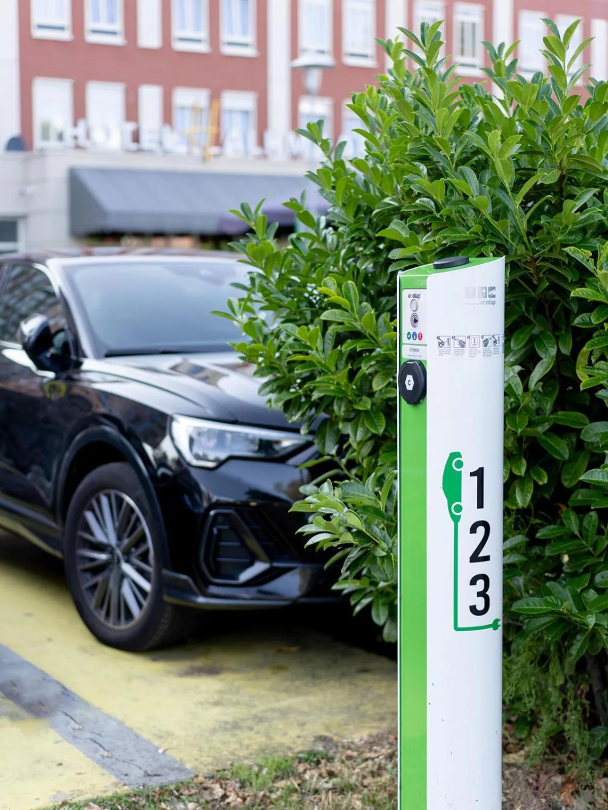 Parking in Hotel Alkmaar - Bar & Restaurant