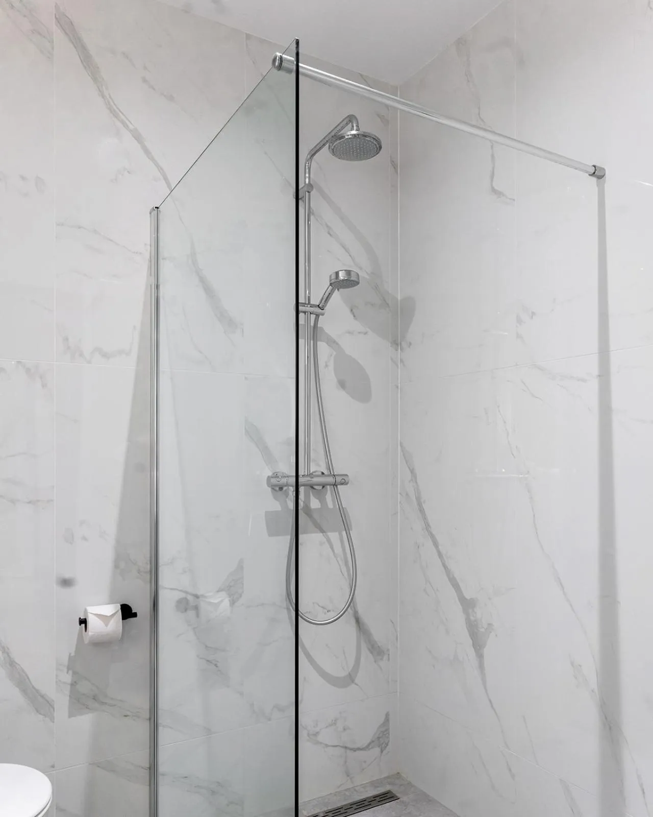 Shower in Hotel Alkmaar - Bar & Restaurant